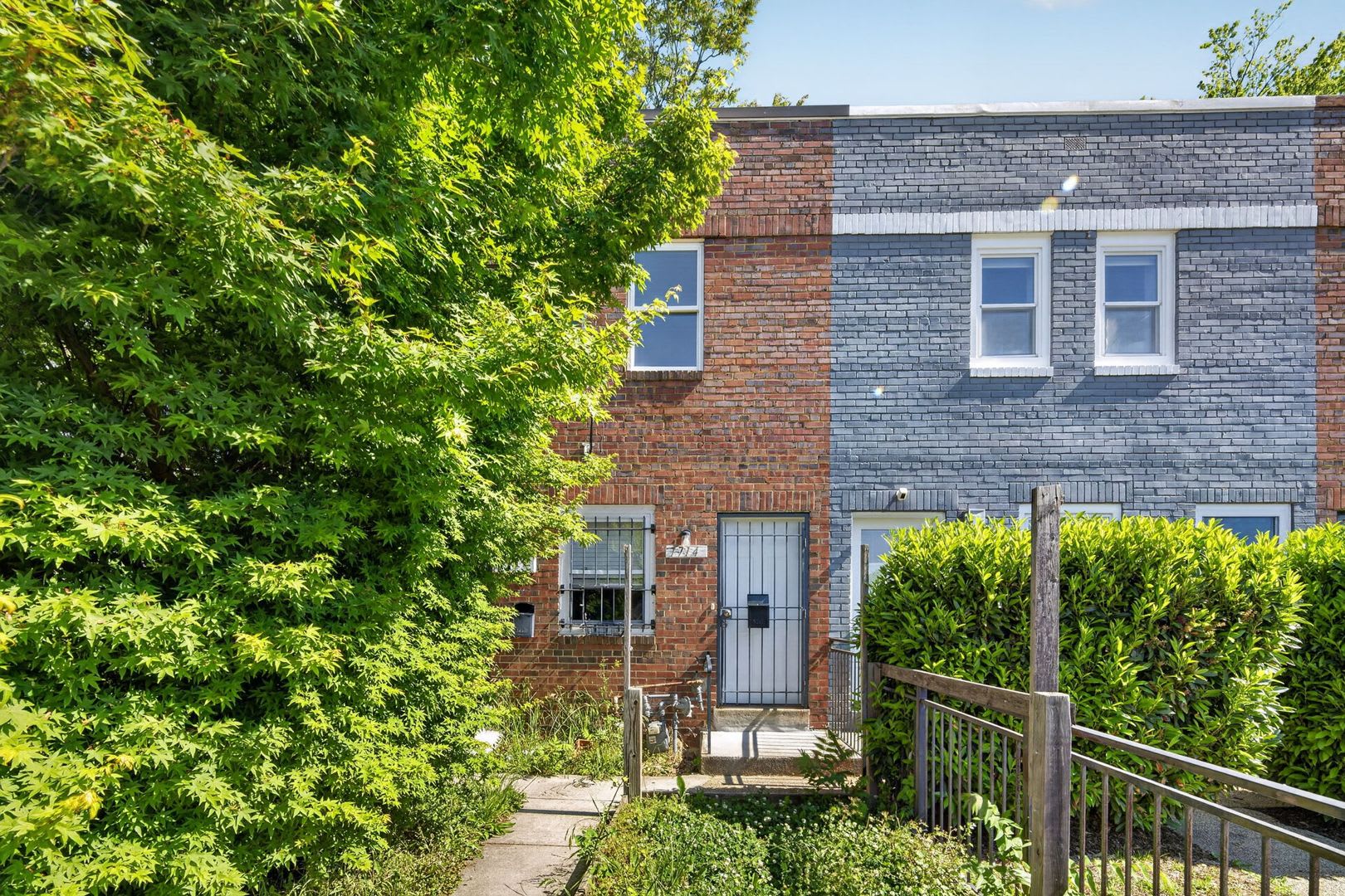 1BD 1BA with Refreshed Interior & In-Unit Laundry – photo 2