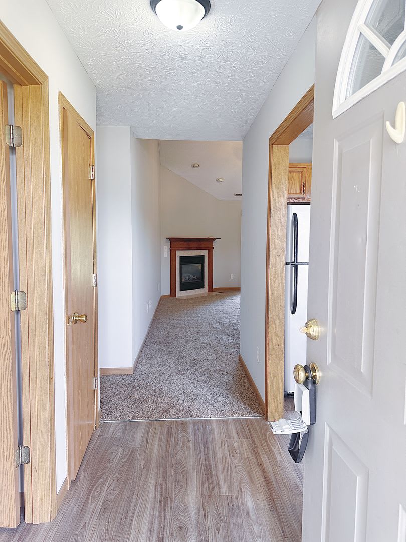 Spacious 3 Bedroom 2 Bath With 2 Car Attached Garage – photo 3