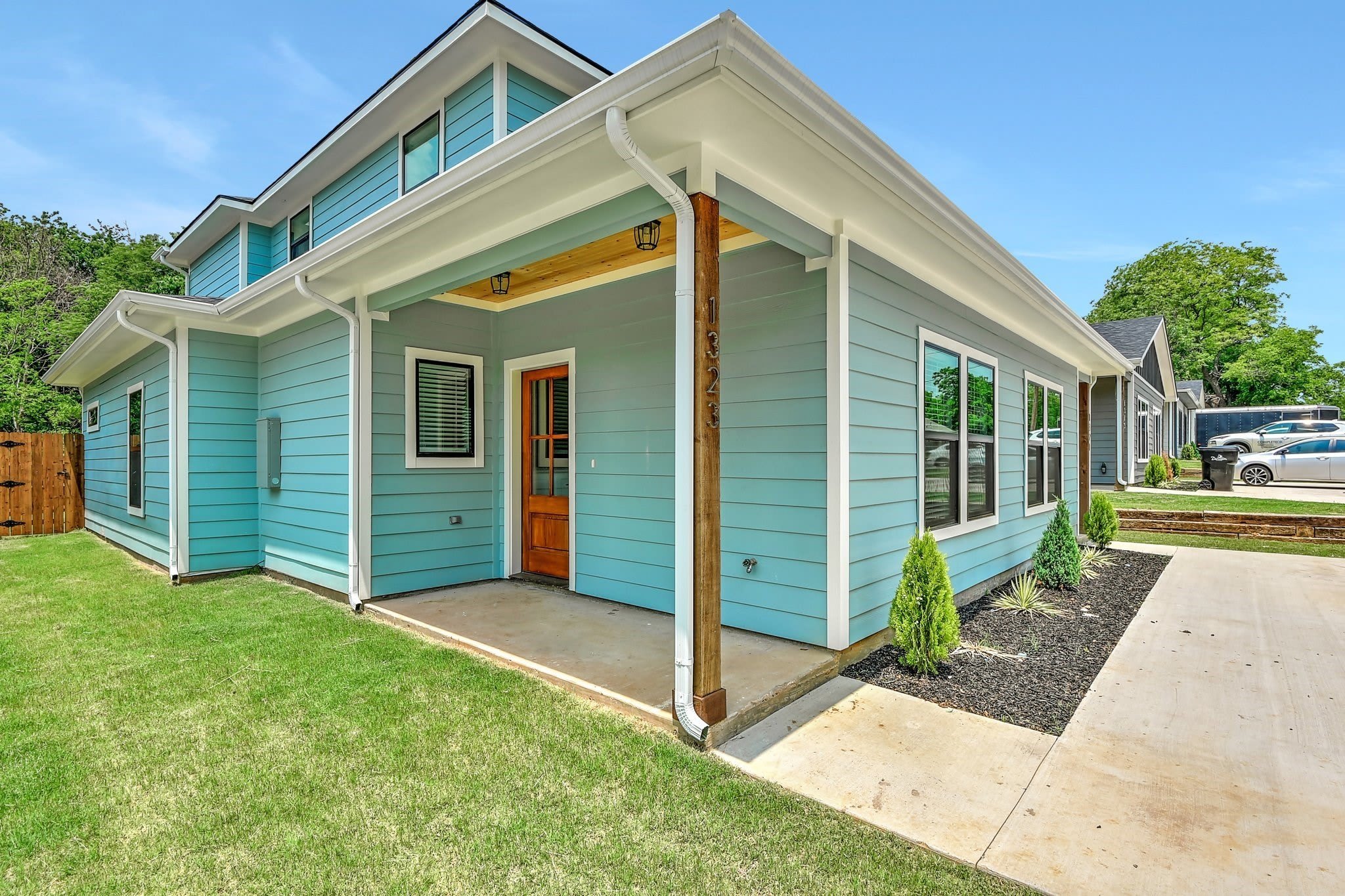 1323 S 5th Avenue – photo 3