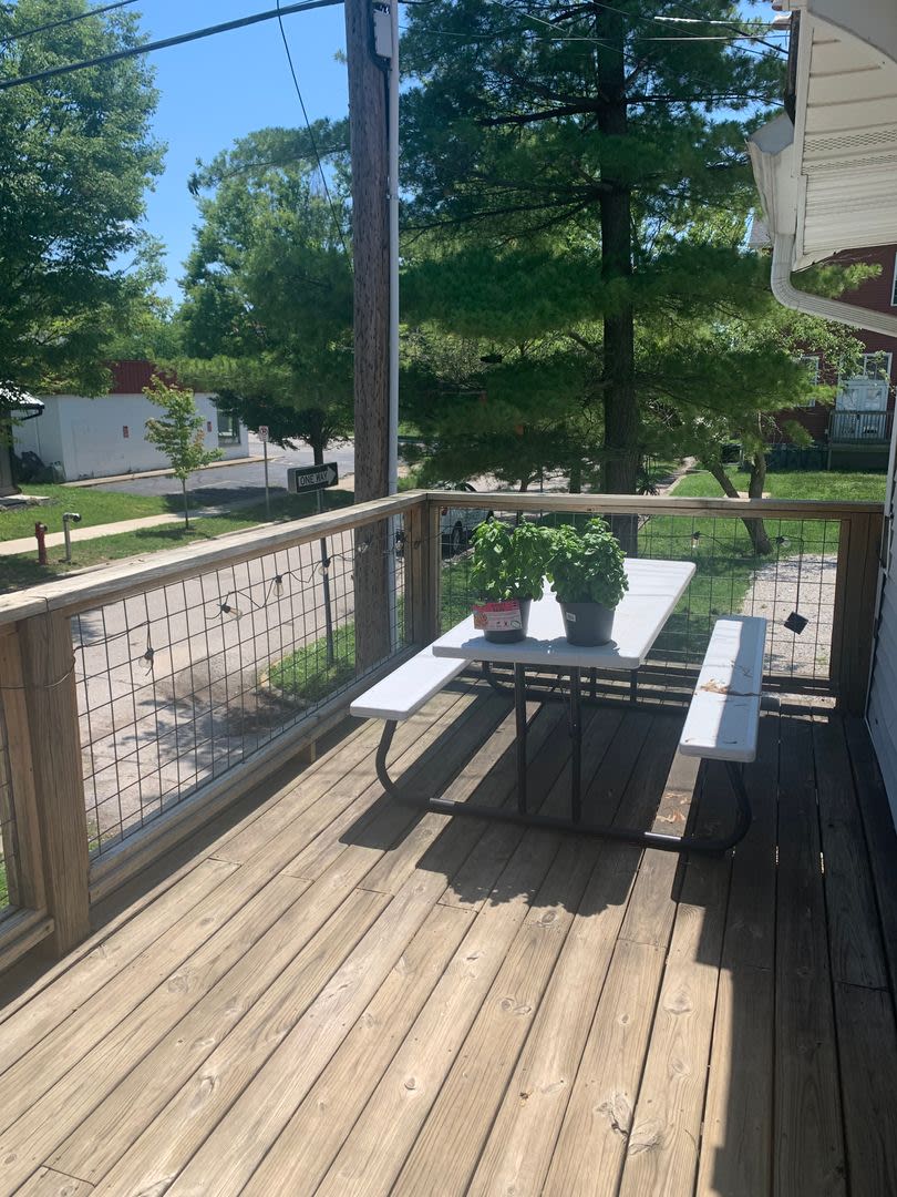 ***AVAILABLE AUGUST 2027*** 5 Bed 2 Bath house. Close to business school. Excellent Location! – photo 4