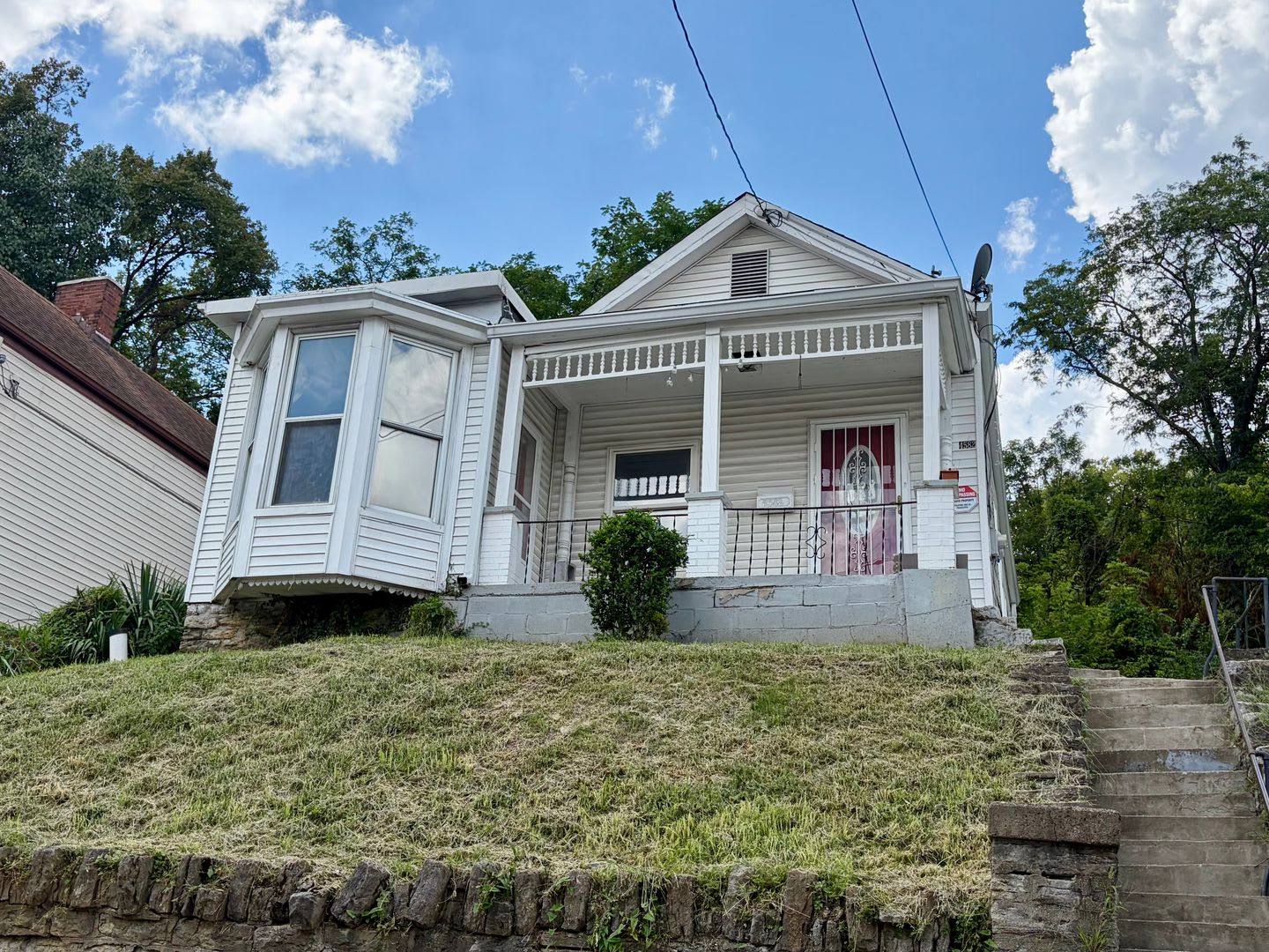 Cute 2 bed 1 Bath Home! Huge Walk in Closet!!!! – photo 1