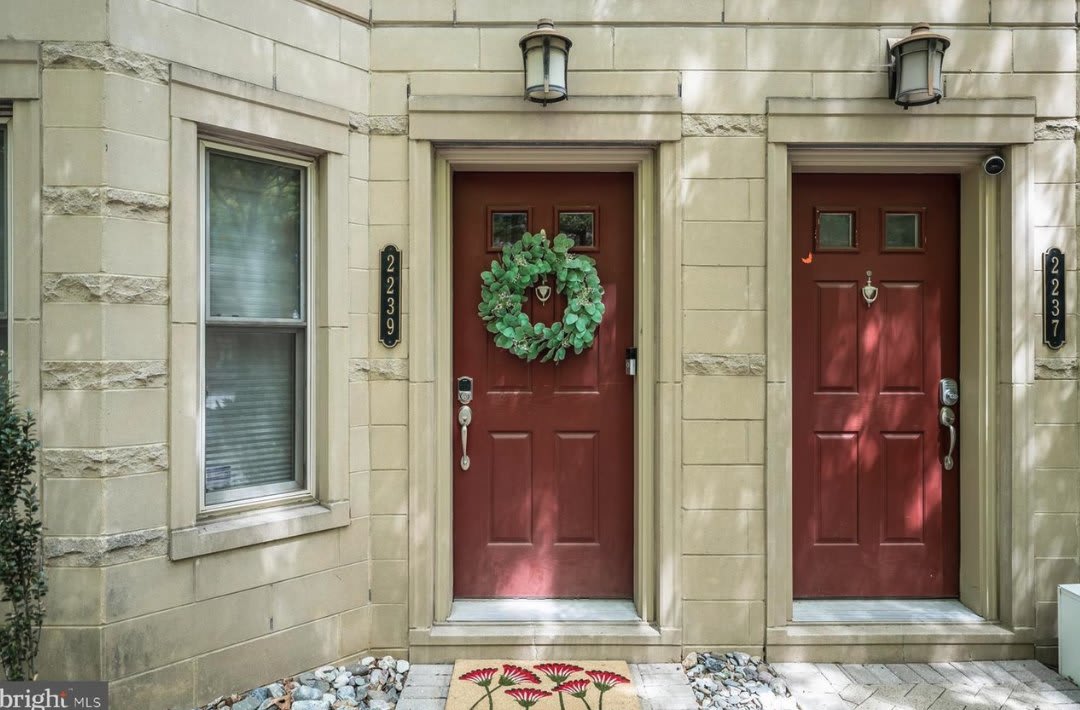 2237 Fairfax Drive – photo 2