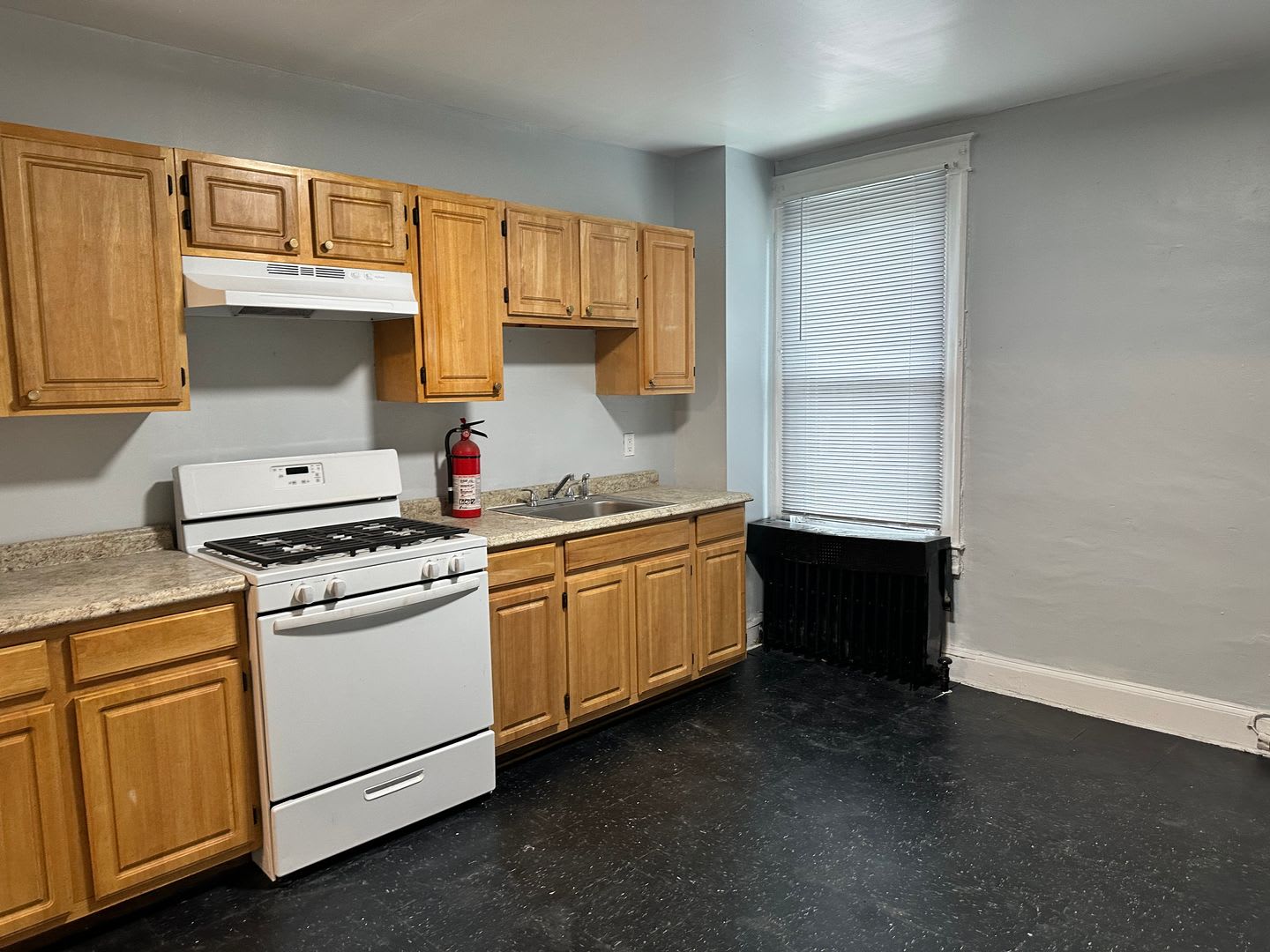 Spacious Home! Finished Basement! W/D! Available Now! – photo 4