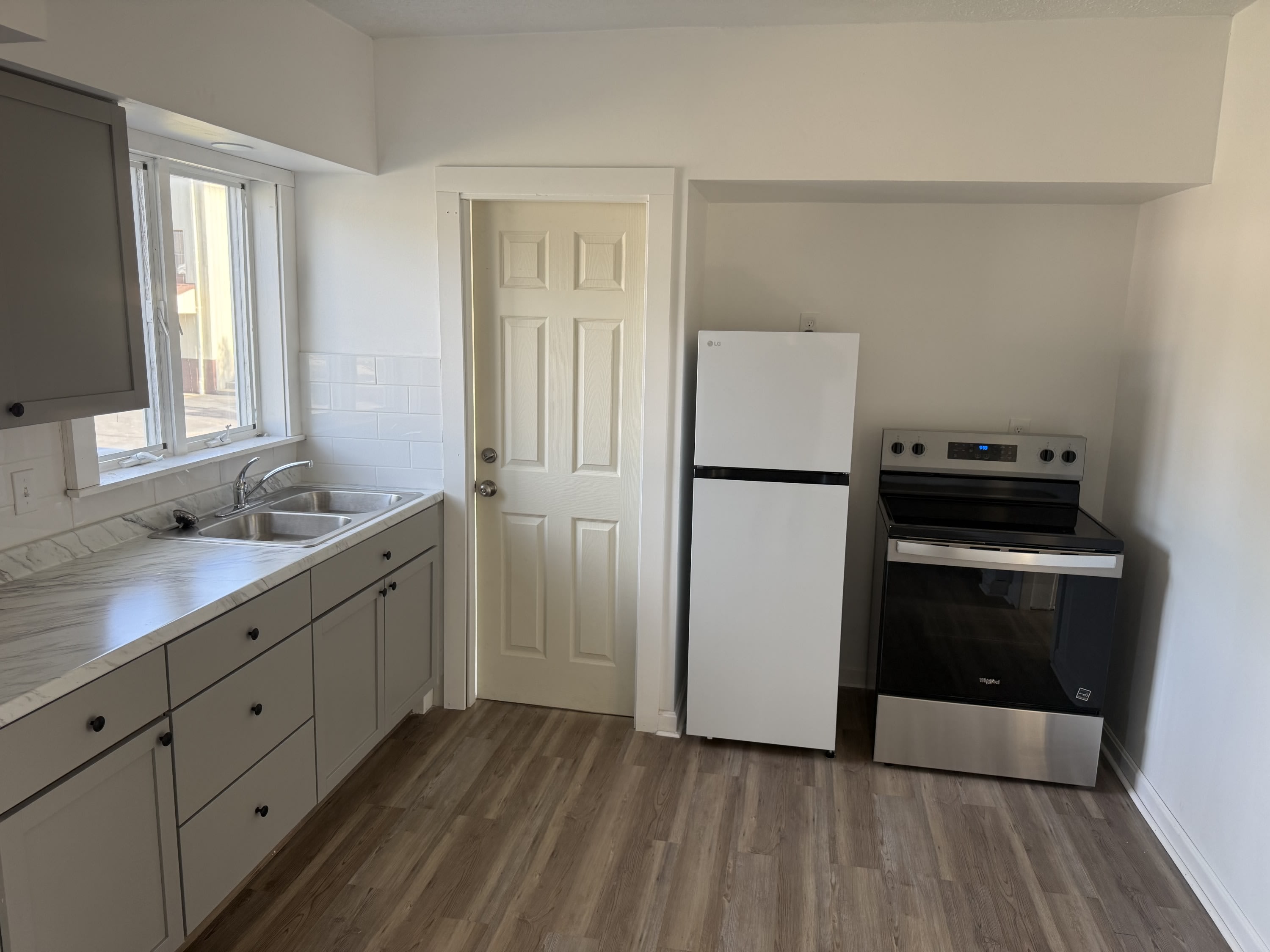 20 Erskine Avenue 2 – photo 5