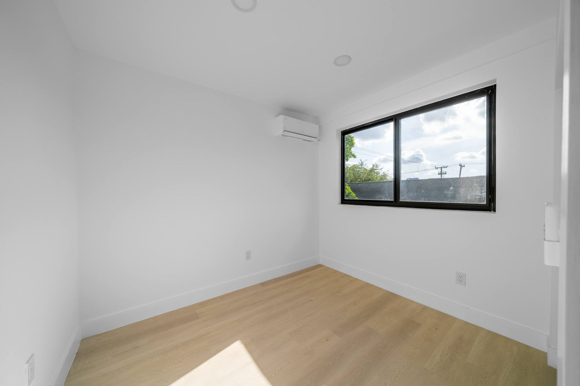 2330 NW 9 St – photo 4