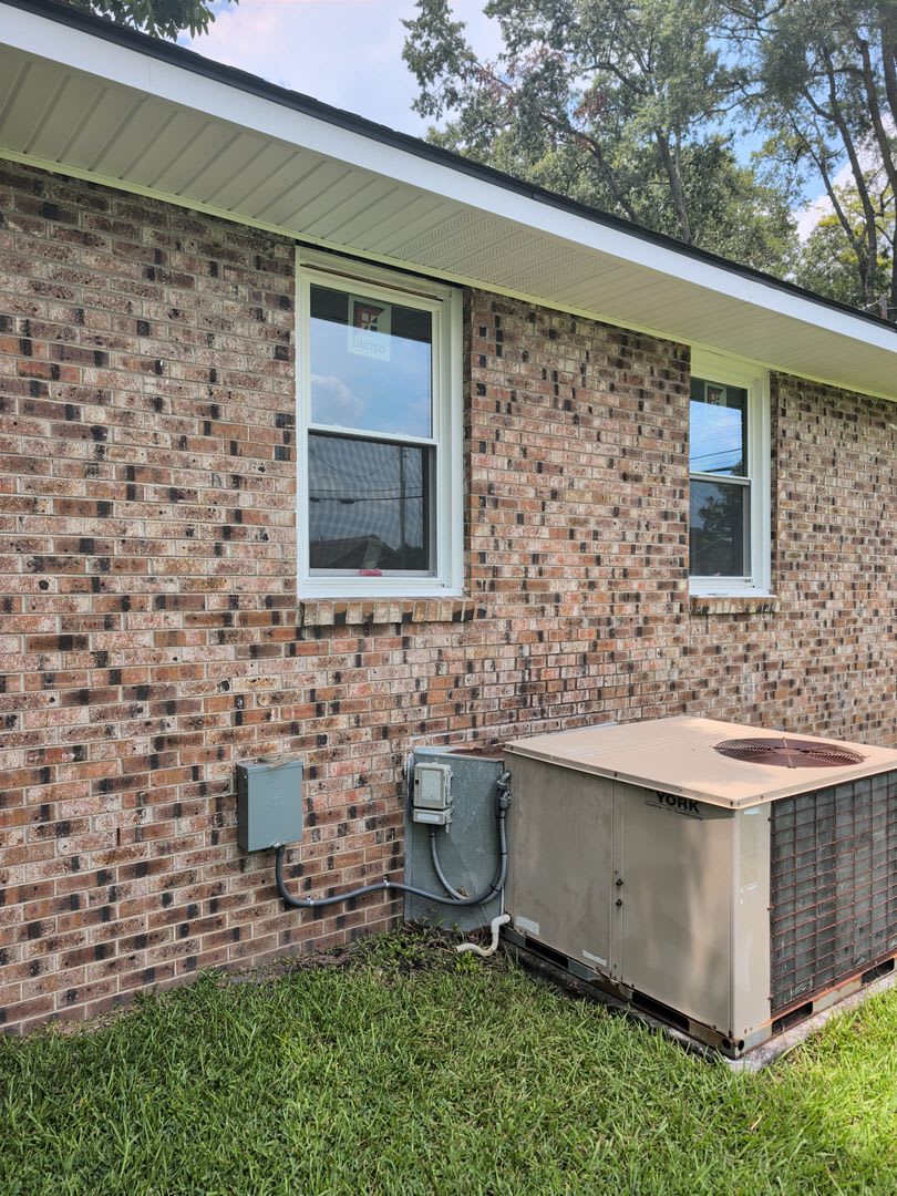 Fully remodeled 3 bedroom 1 bath ready to move in. – photo 4