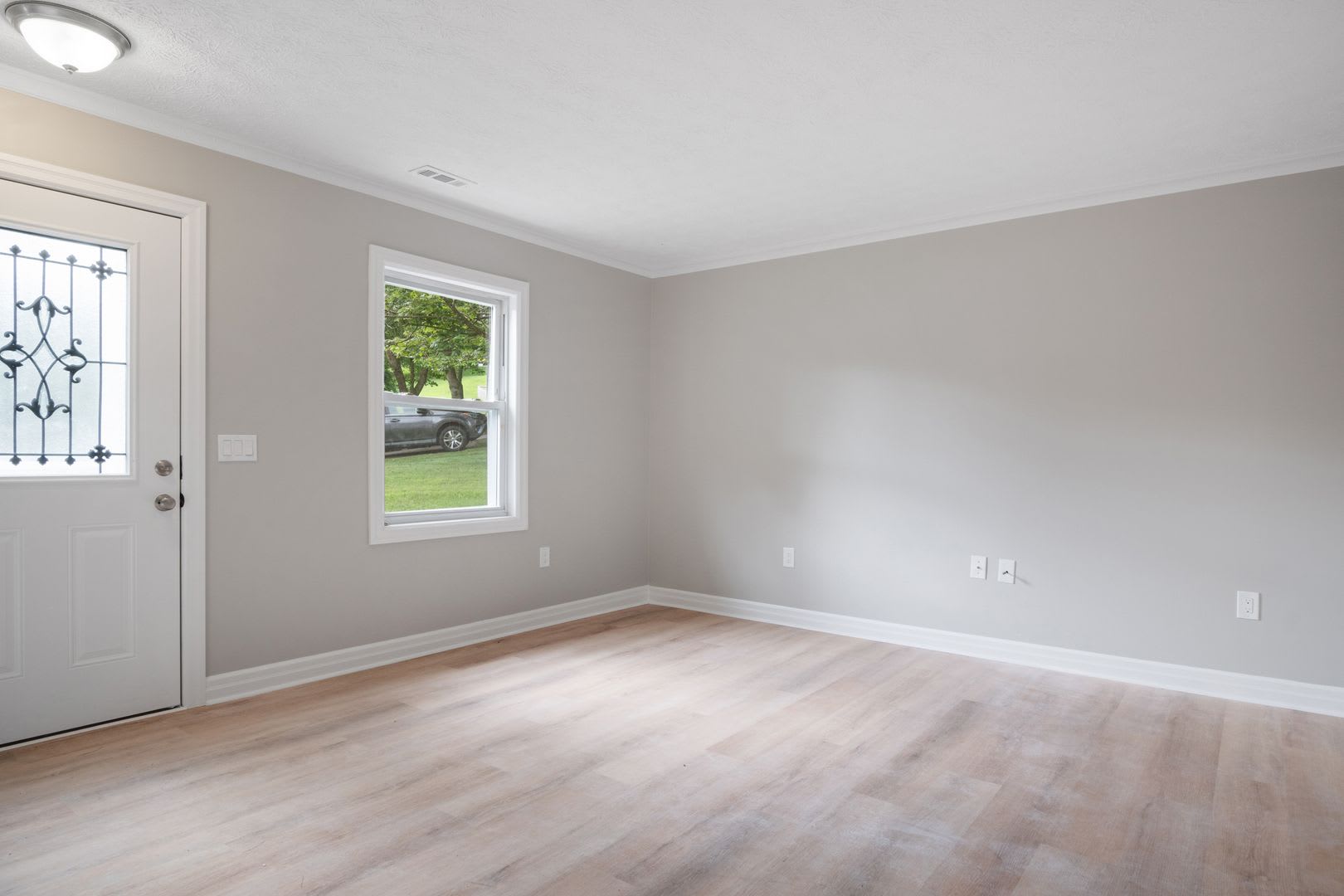 3 bed/ 2 1/2 bath pet friendly fenced yard – photo 3