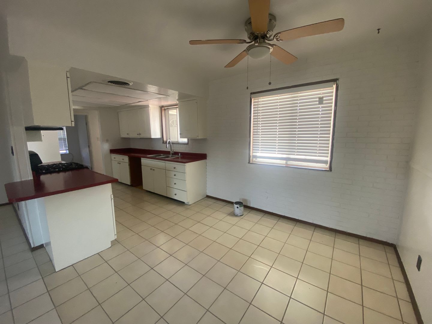 1733 Aspen Ave Spacious 4 Bed 2 Bath With An Office And A Sun Room – photo 3