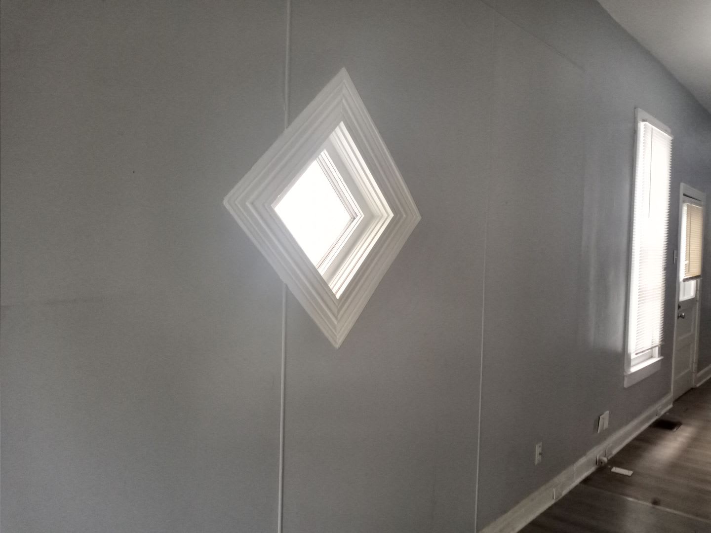 2 bedroom Bungalow! LEASING SPECIAL Move in by 9/15/2026 and receive 50% off of your Deposit. – photo 3