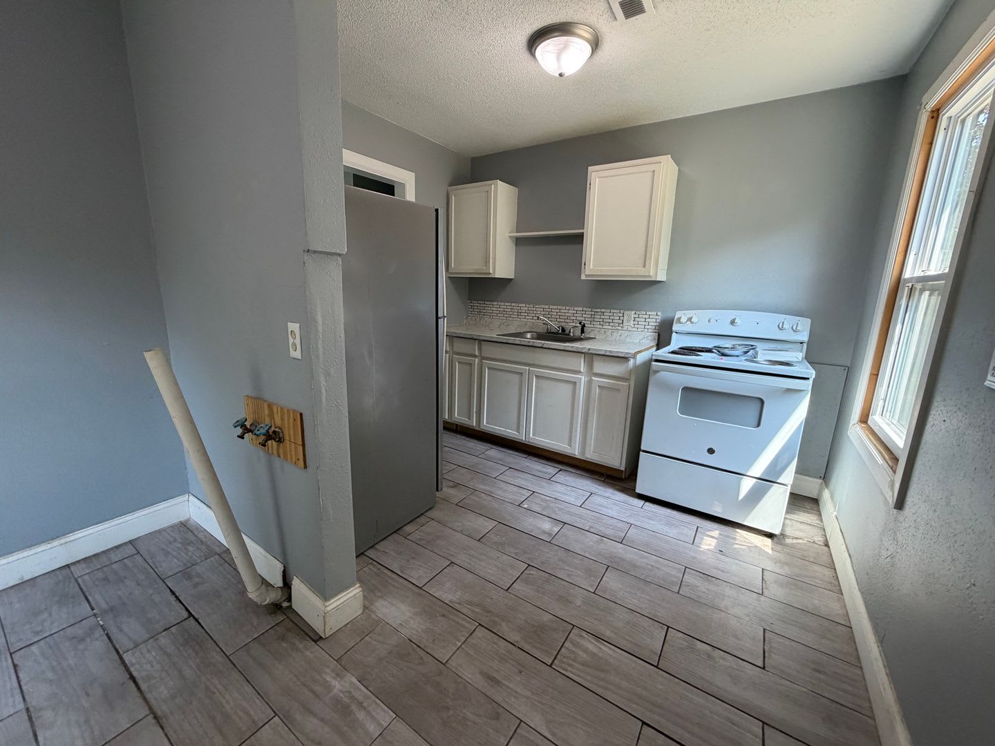SECTION 8 APPROVED 2 Bed 1 Bath Home – photo 2