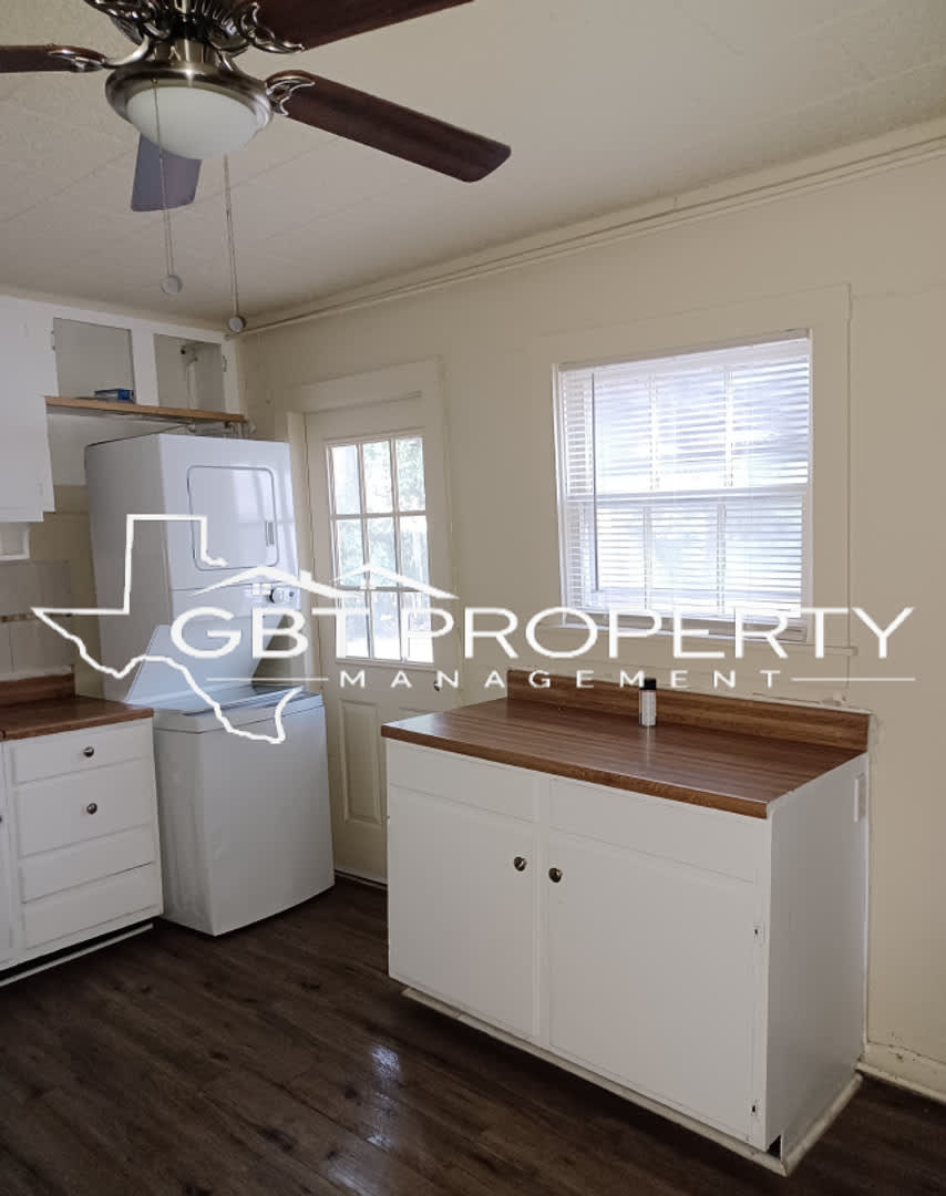 House in Town – photo 2