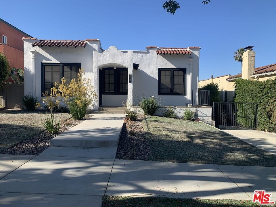 2726 Angus St – photo 1