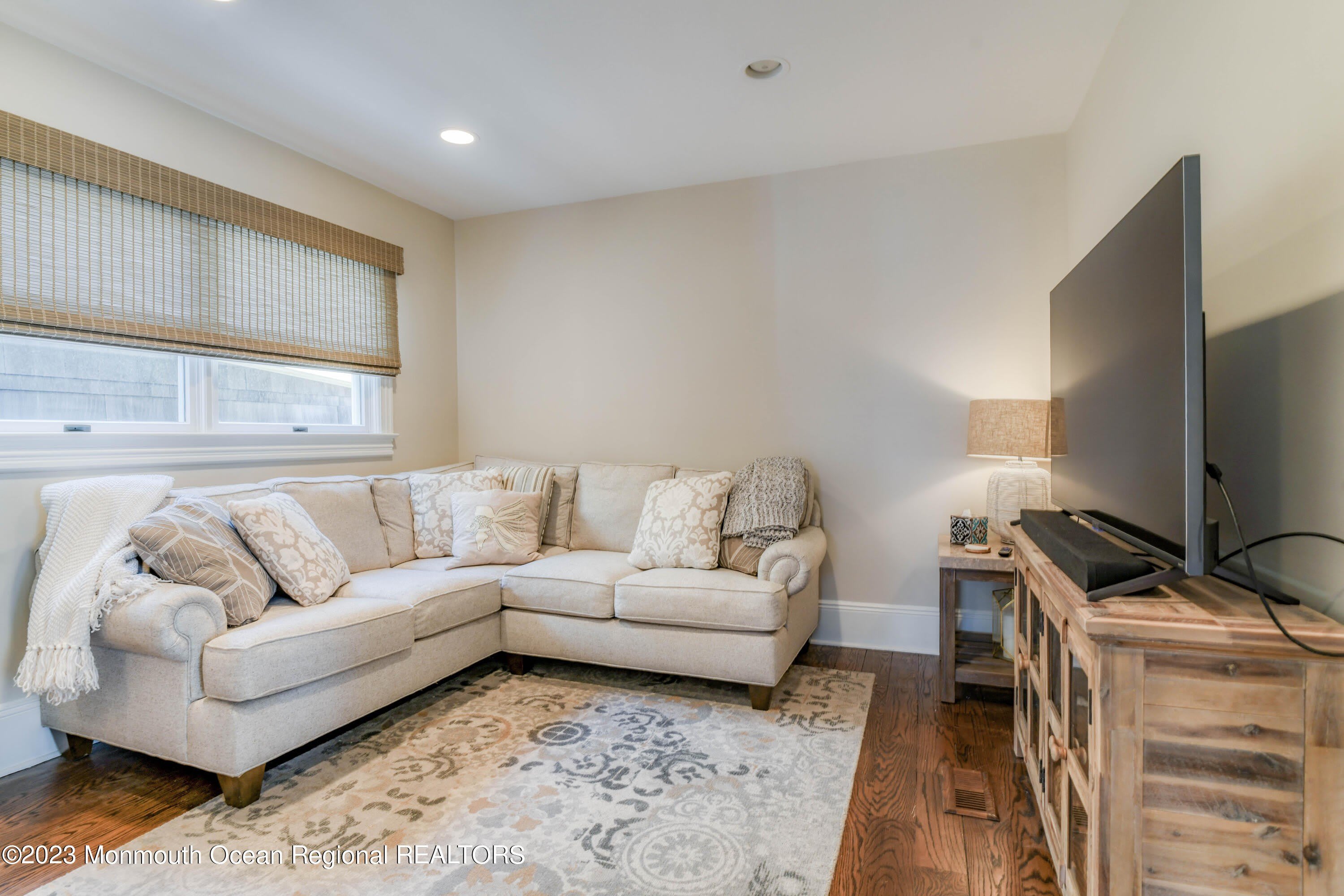 16 Abbott Avenue – photo 5