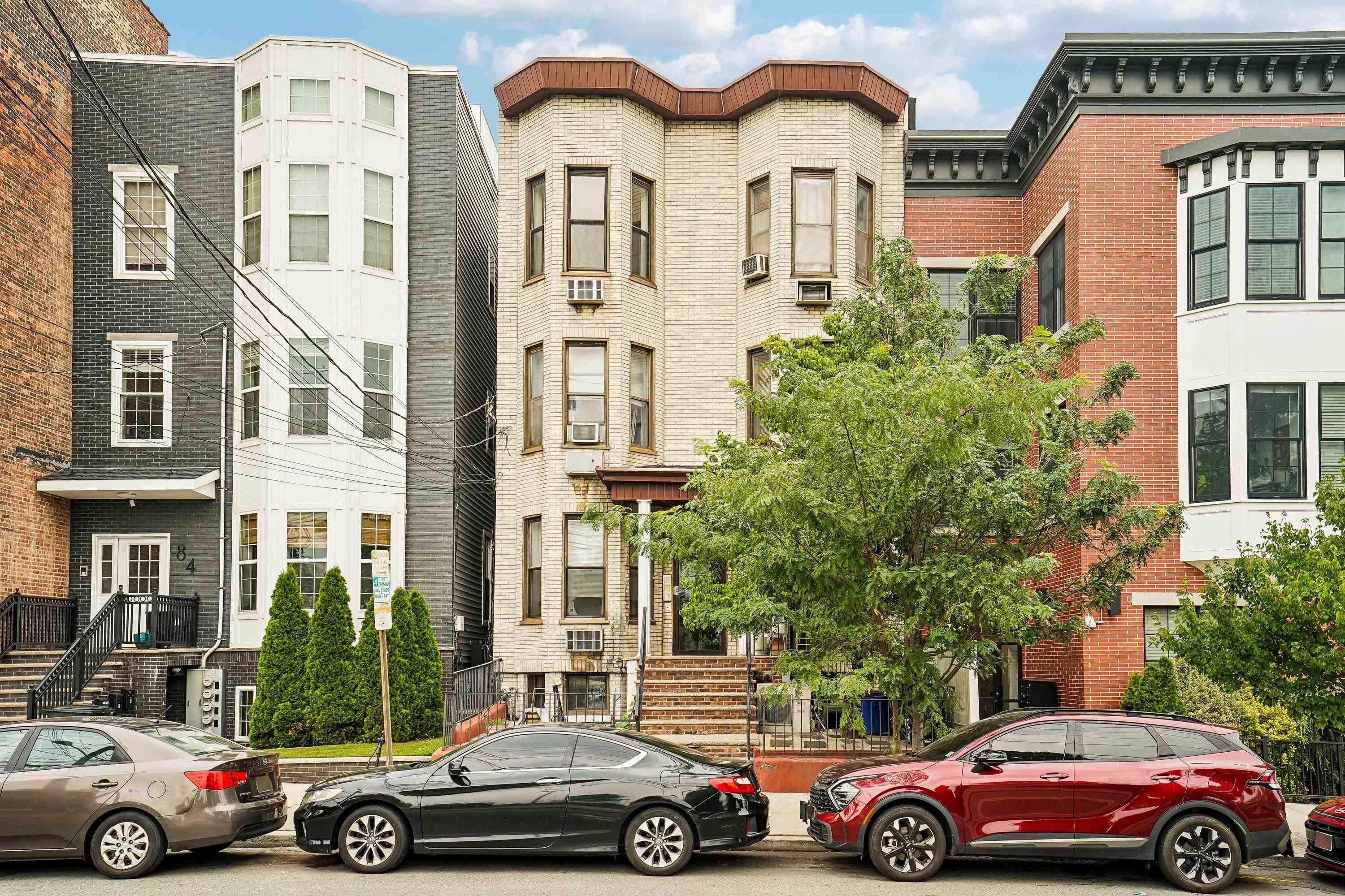 82 MANHATTAN AVE – photo 2