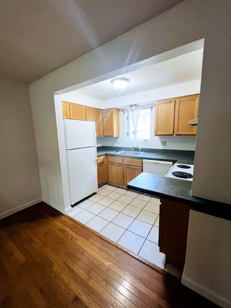 For Rent 2 bedroom, 1 bath – photo 5