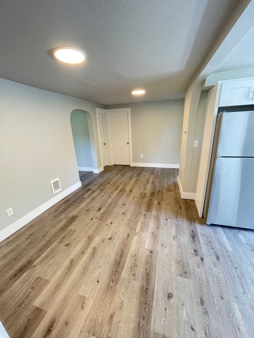 Newly Remodeled 3-bedroom 1 Bath, Spacious Home, All New Appliances and Flooring! – photo 5