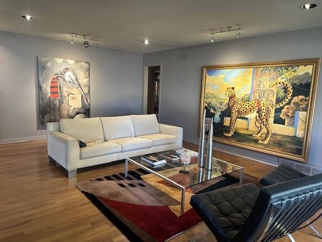 1710 Dorchester Drive – photo 2