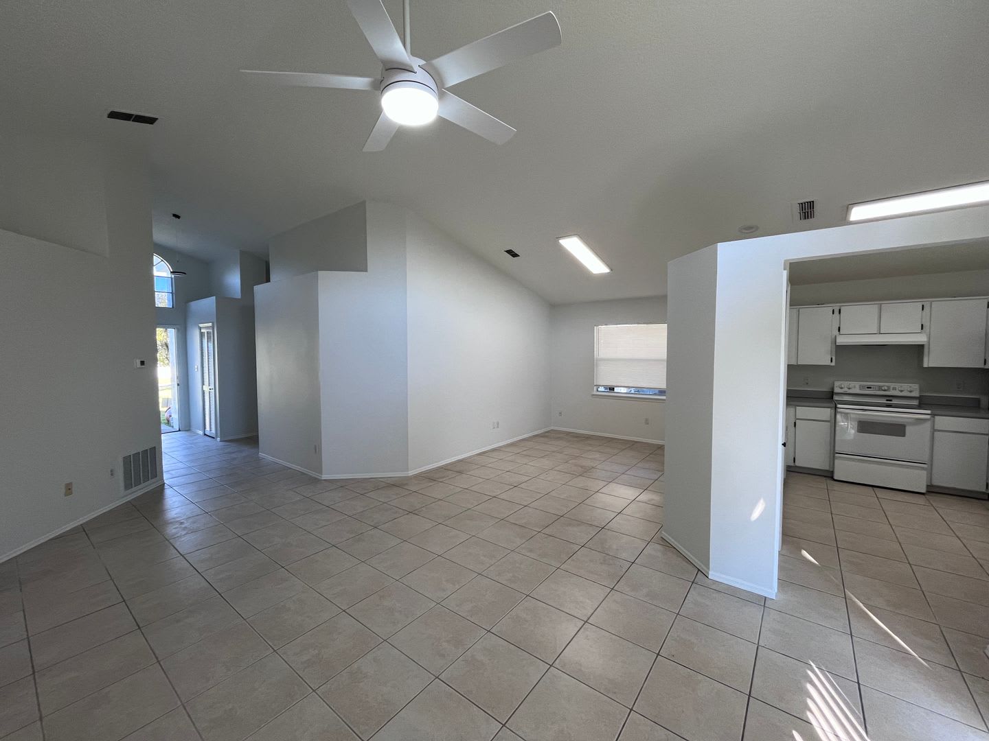 Remodeled 3/2 near Goldenrod and SR408 – photo 3