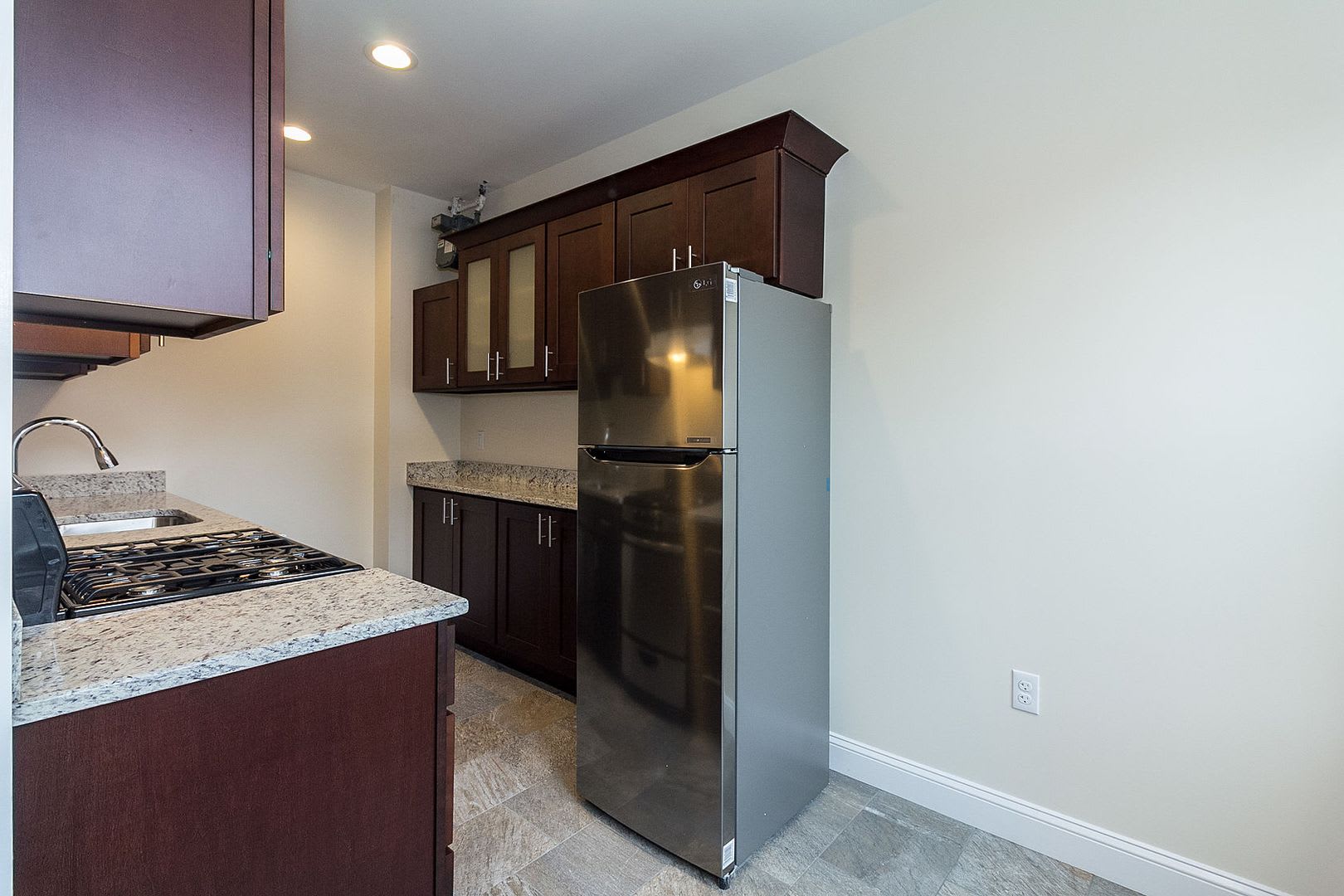 Charming 1 Bedroom-No Broker Fee – photo 1