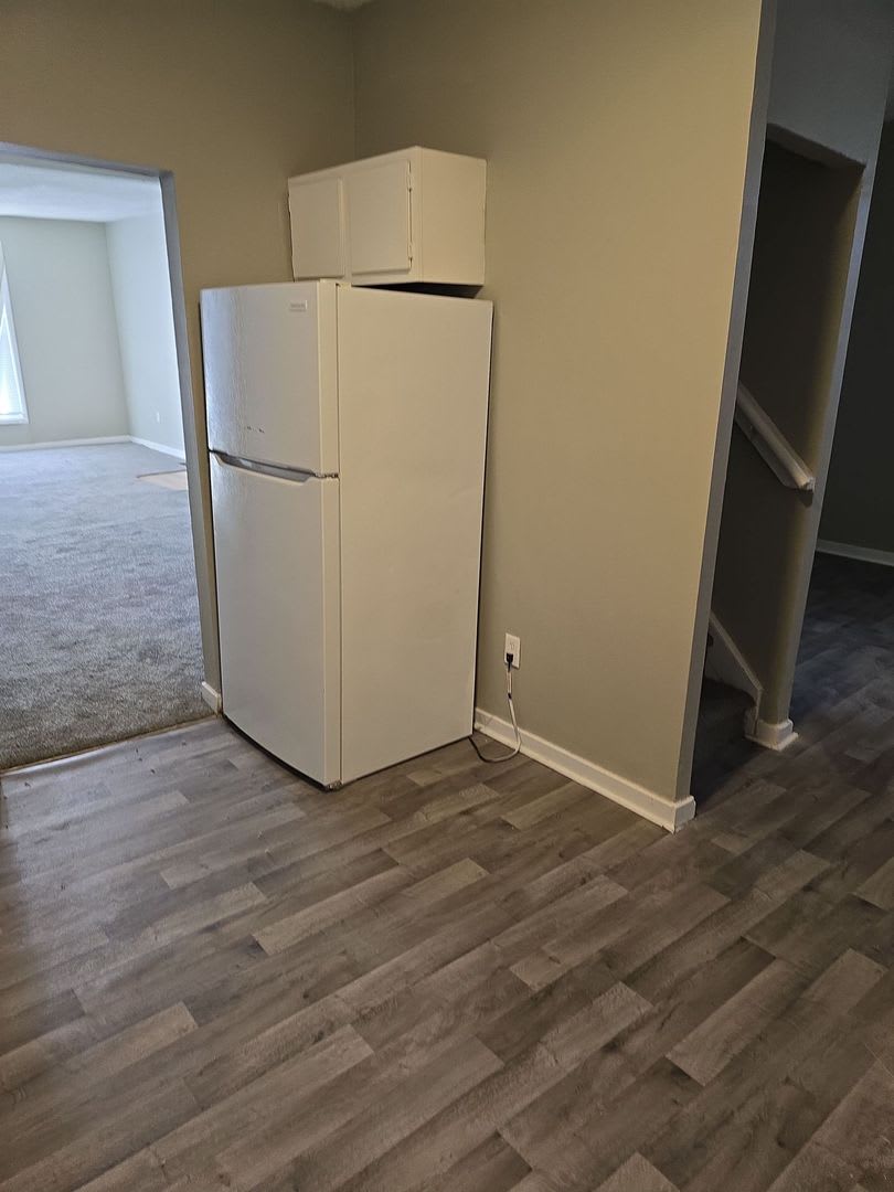 Spacious 2 Bedroom Home Nice Yard Pet Friendly Washer Dryer Hookups New Flooring – photo 2