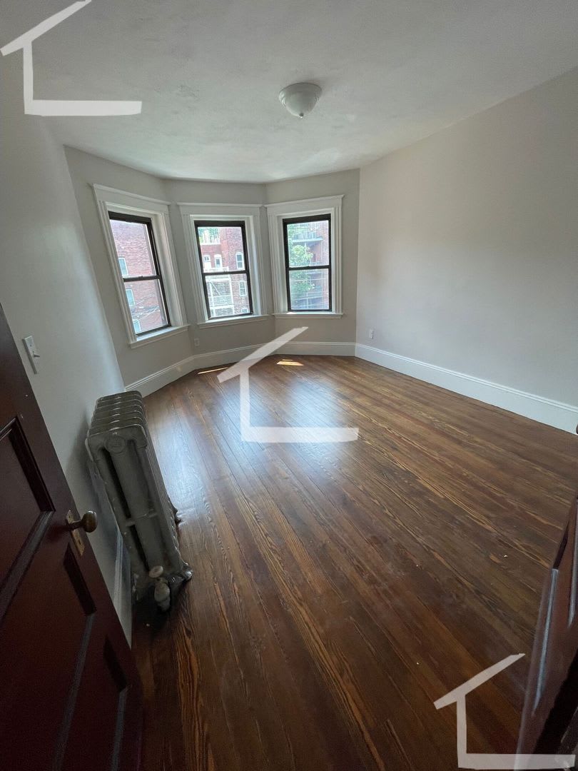 HUge 3 bed in Brookline – photo 3