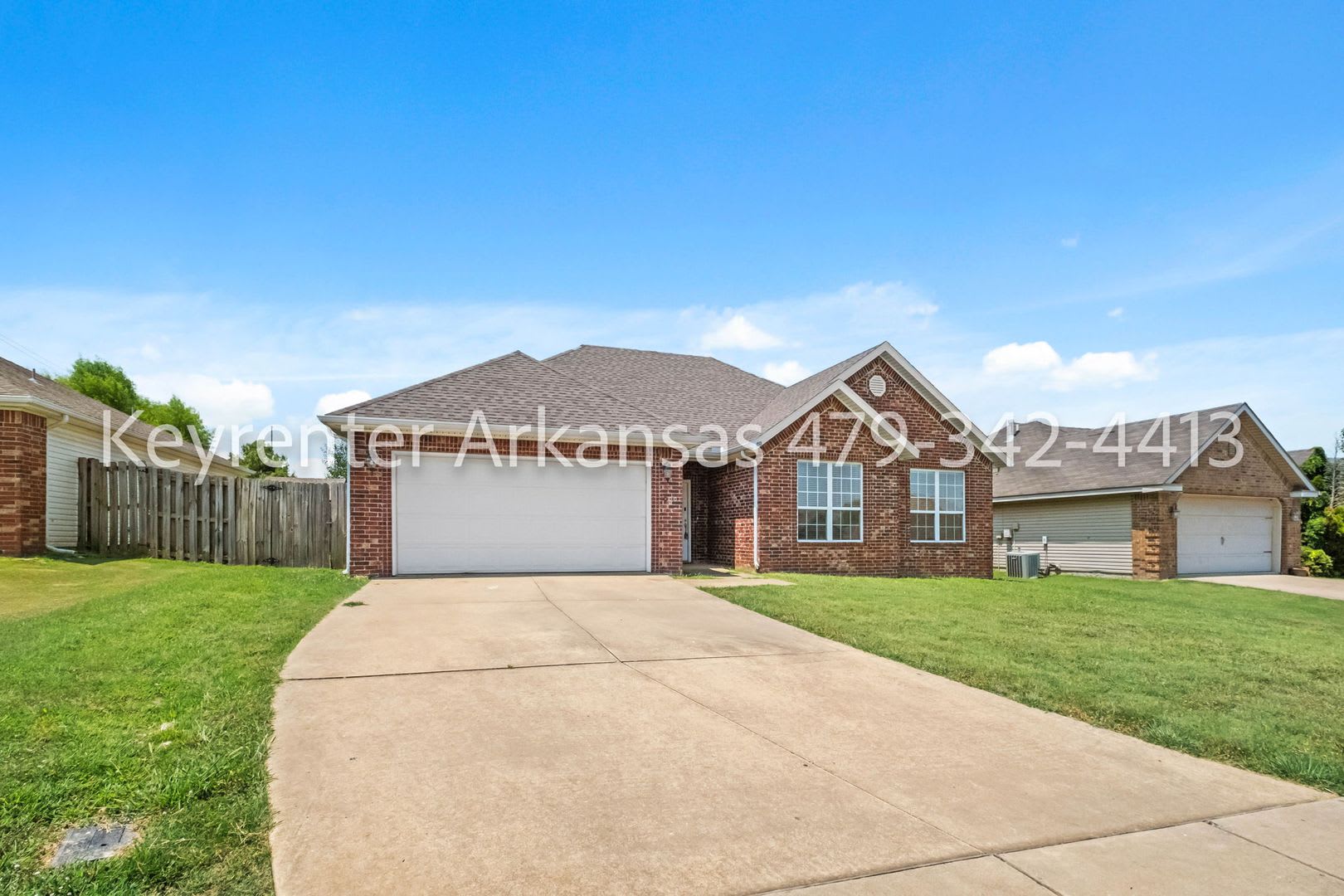 Bright 3 Bedroom Bentonville Home with Fenced Yard & Natural Light – photo 3