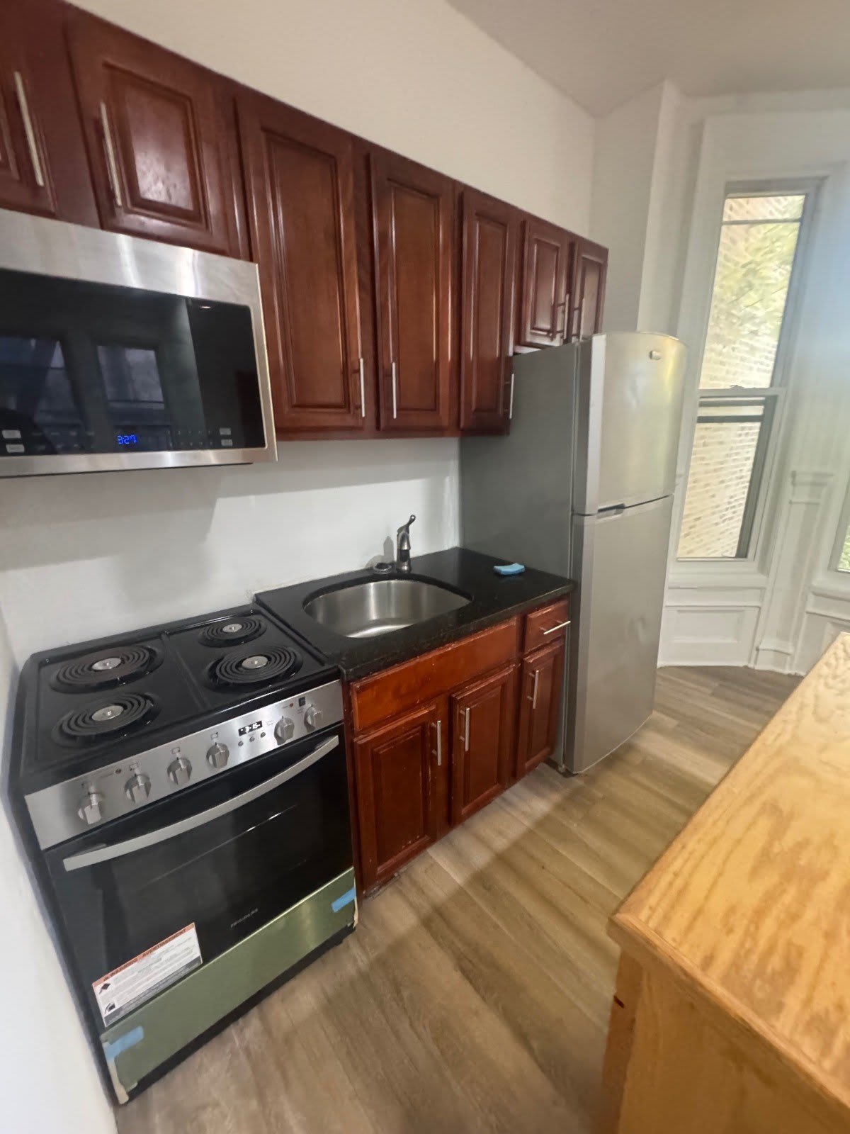 738 Kelly St – photo 1