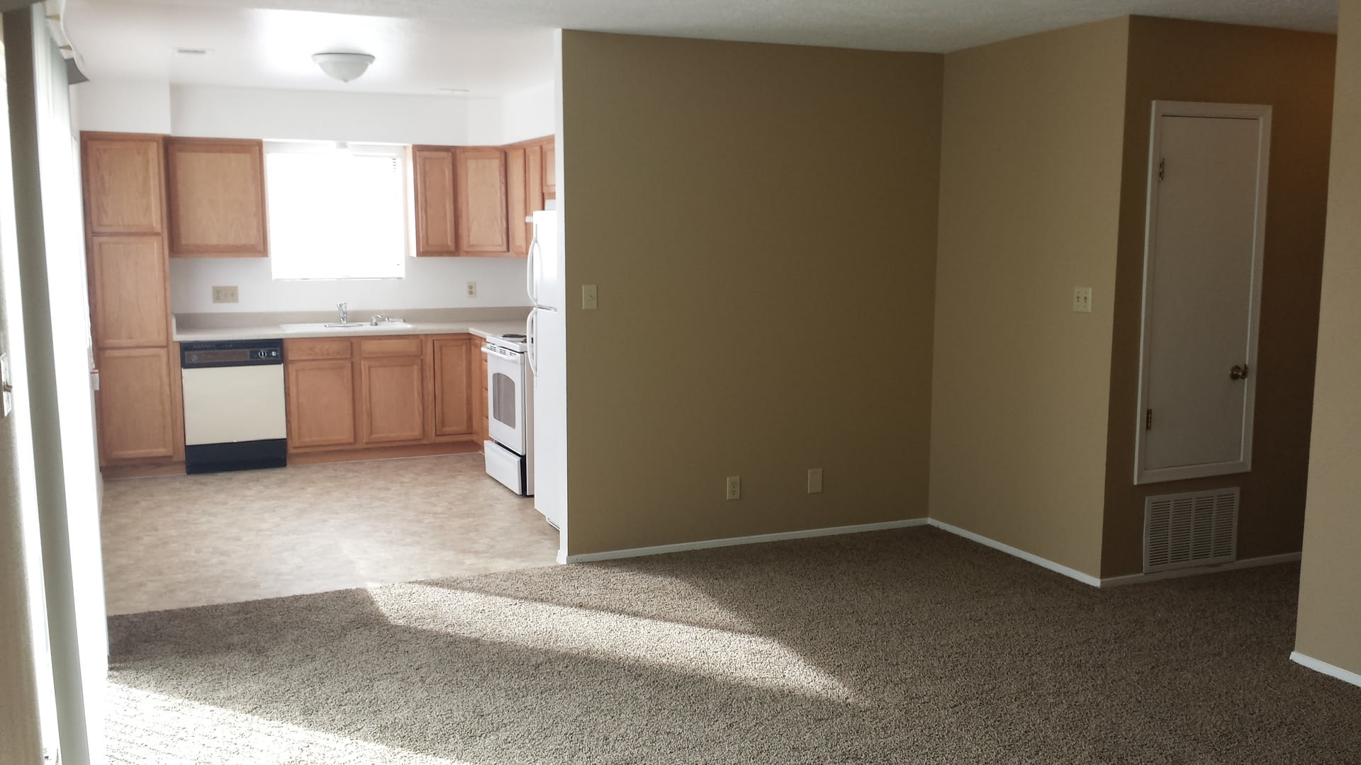 590 Stallion Road – photo 3