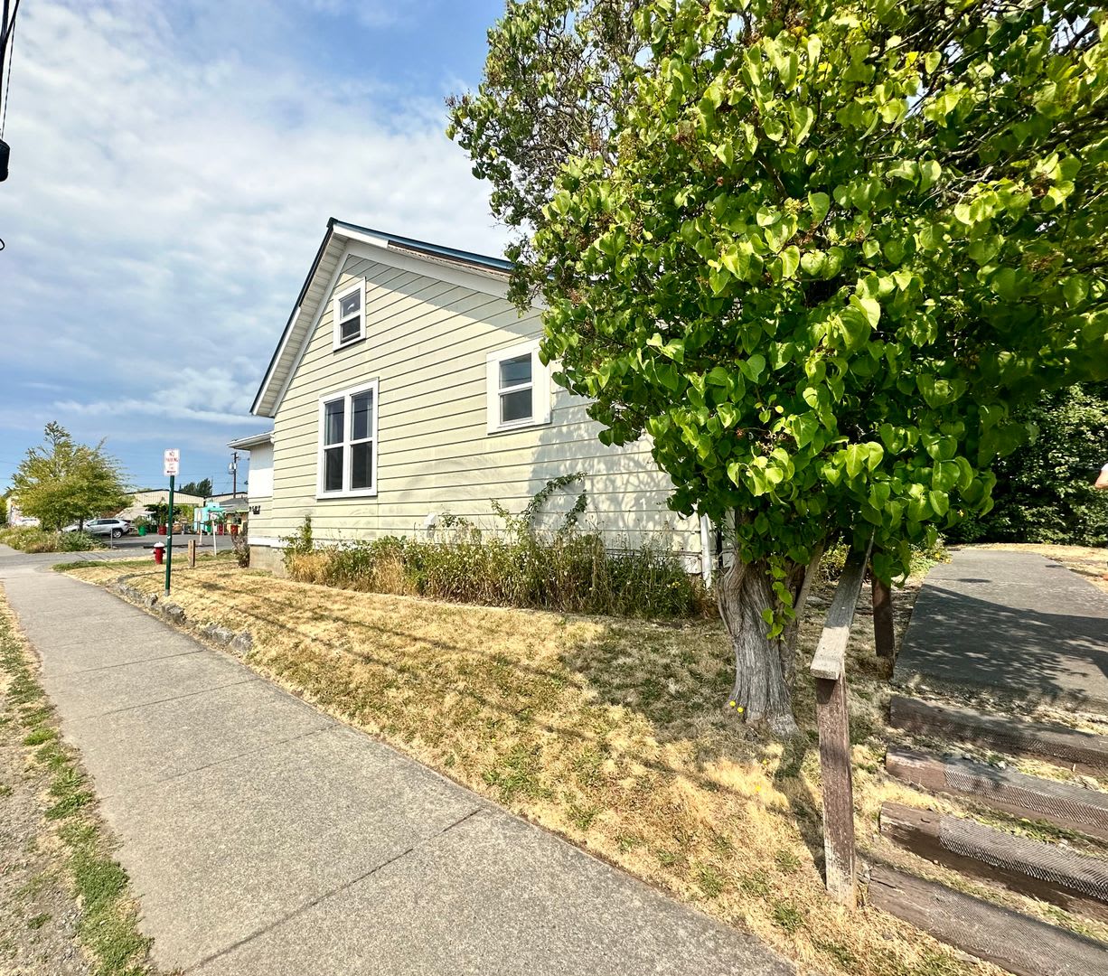LEASE ASSIGNMENT: Available 9/4/2026! 3 bdrm/1 bath House! 12-month lease! – photo 3