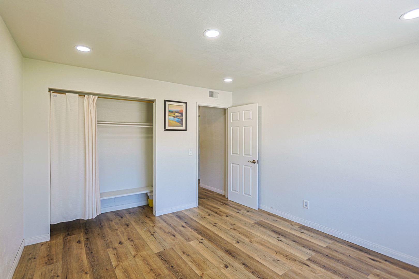Beautiful 3-Bedroom Home in Prime Orange Location – photo 4