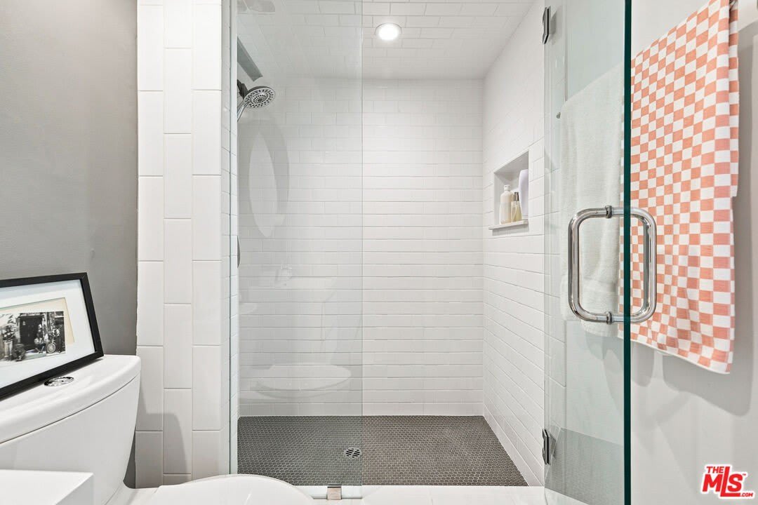 7270 Hillside Ave – photo 5