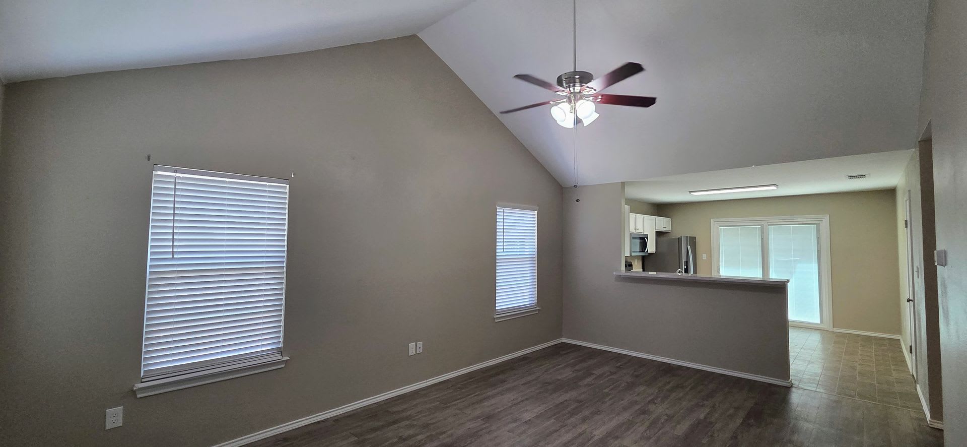 New Braunfels 2 Bedroom 2 Bath less than 1 mile from Landa Park! – photo 4