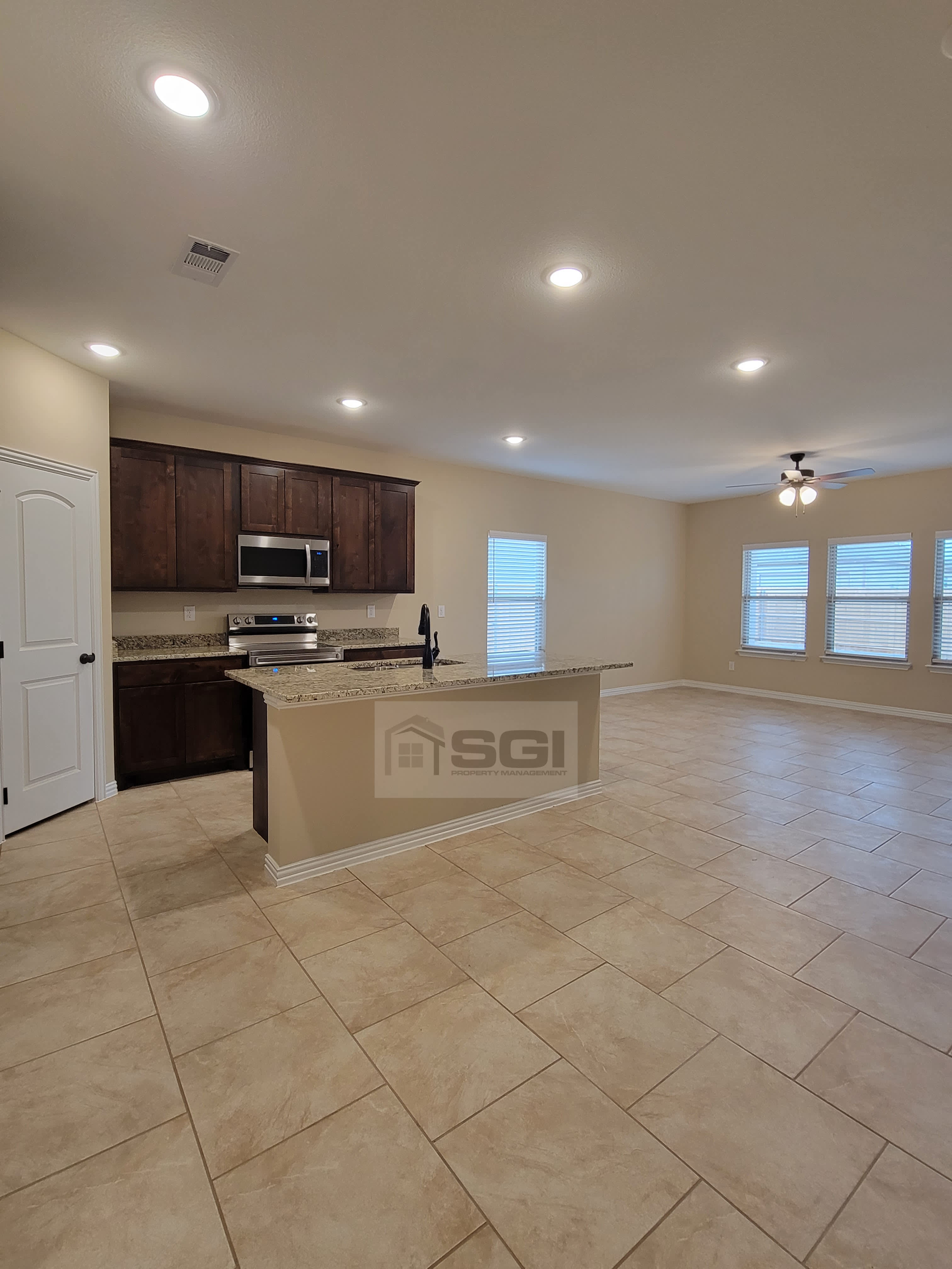 4007 Wellington St – photo 3