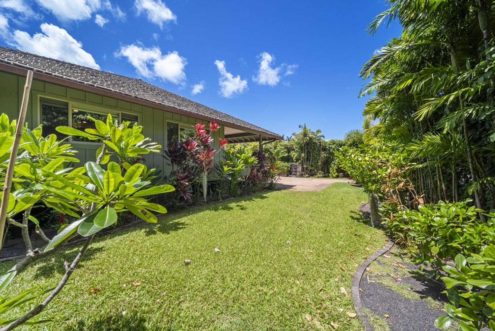 Tropical 4BR Gated Retreat w/ Sauna, Walk to Velzyland Beach – photo 3
