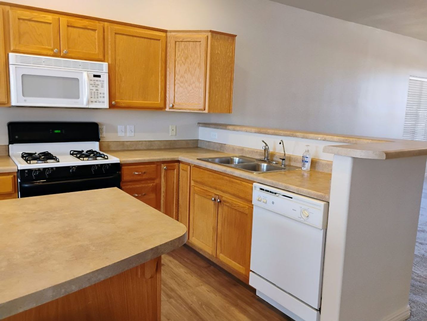 Comfort Convenience In This 3 Bedroom Home – photo 4