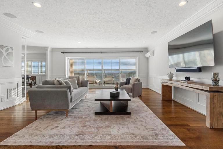 121 W 48th St – photo 1