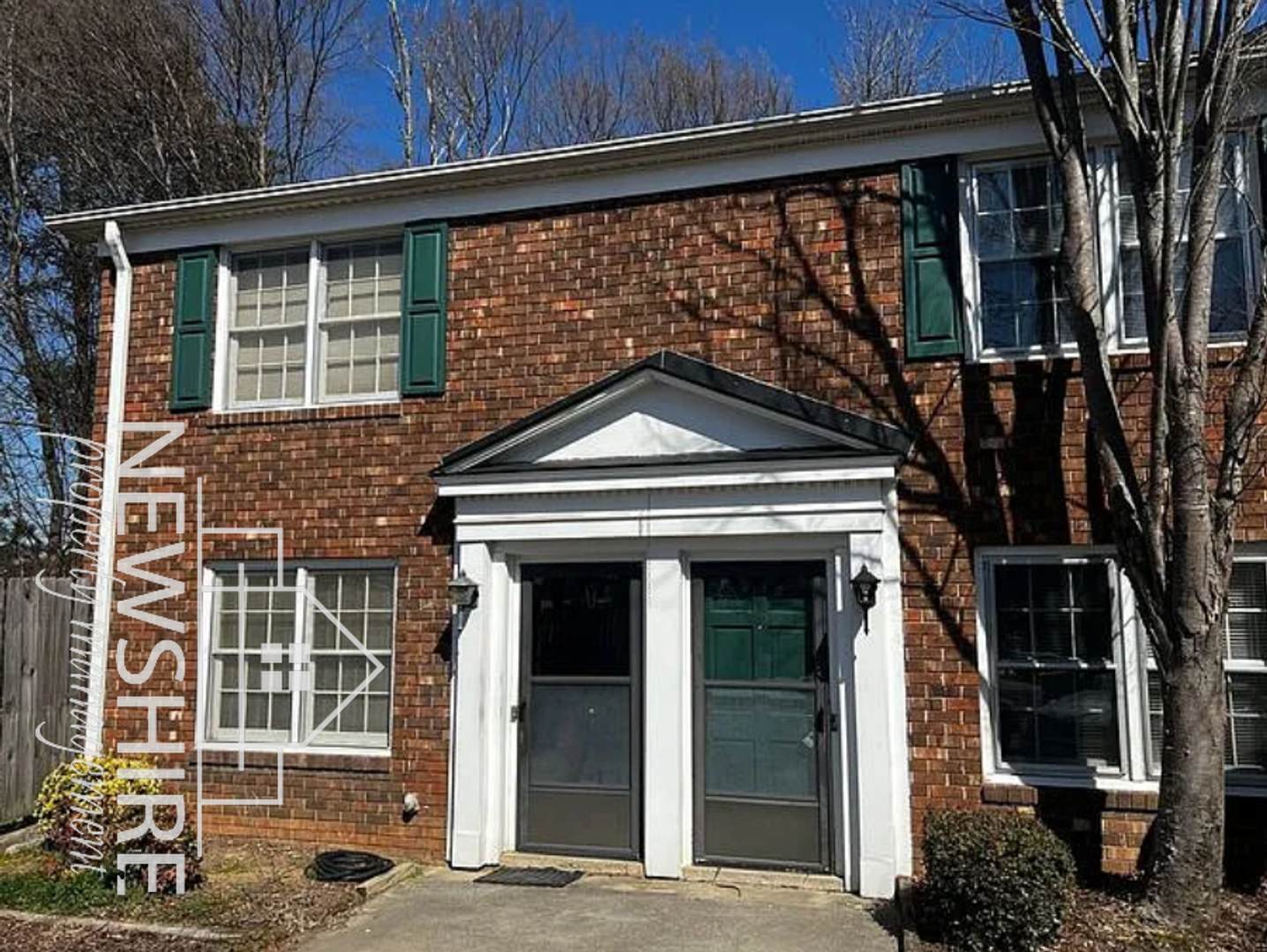 Charming 2-bedroom 1.5 Bathroom – photo 1