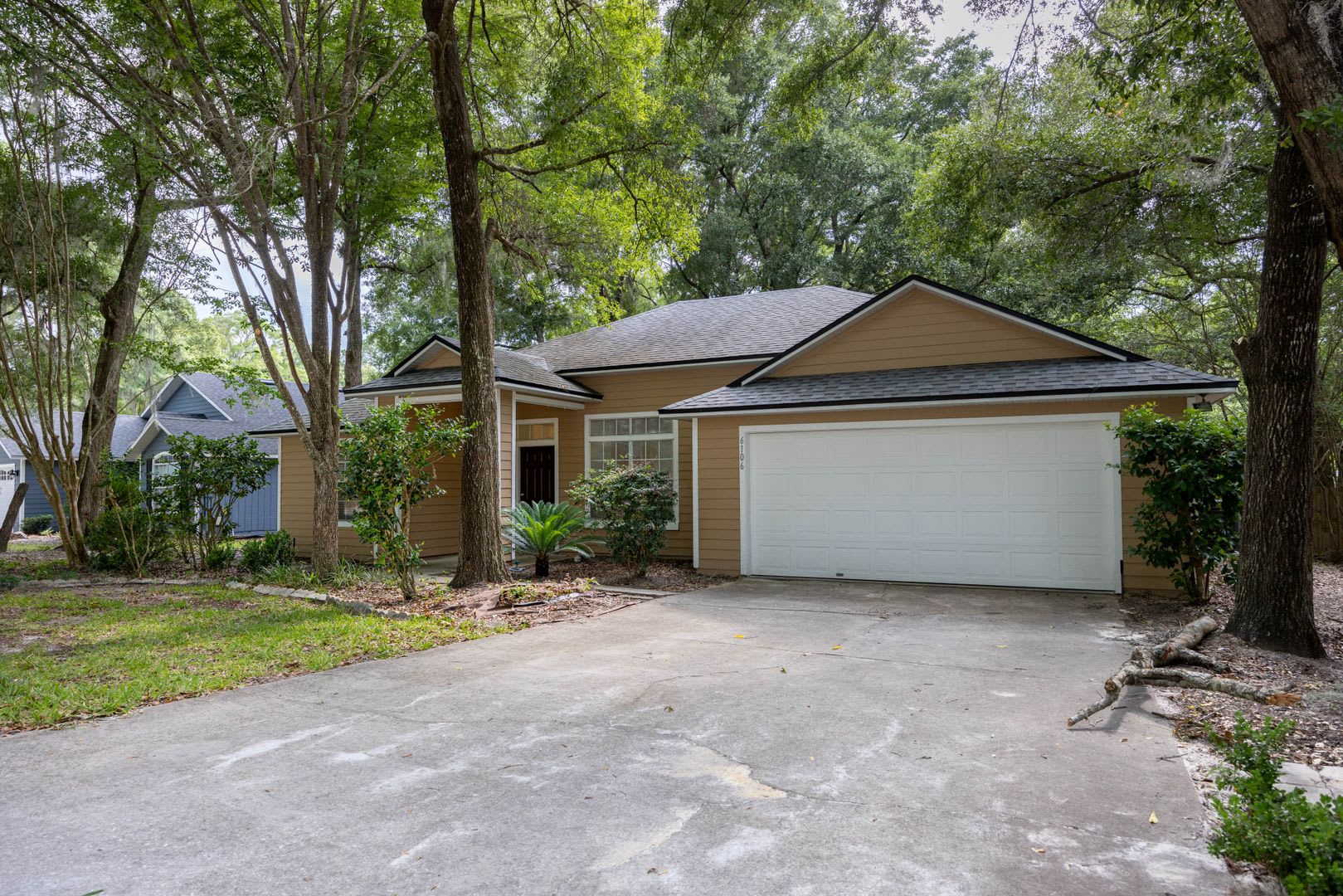 Nicely Remodeled Home In Hickory Forest With Community Amenities – photo 3