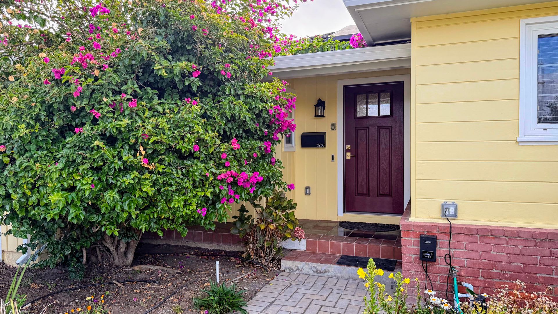 3Bd 3Ba Beautifully Remodeled Glenmoor Home With Sparkling Pool And 2 Car Garage – photo 3