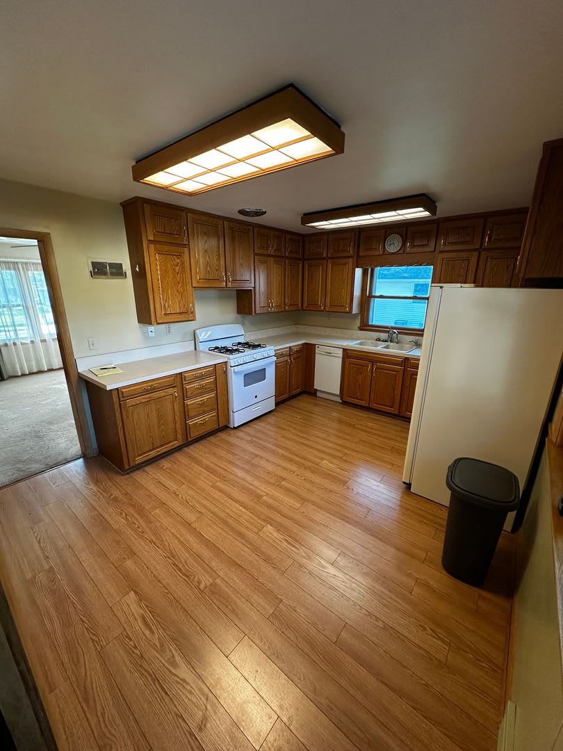 Quality 2 Bedroom 1 Bathroom Home with Garage – photo 4