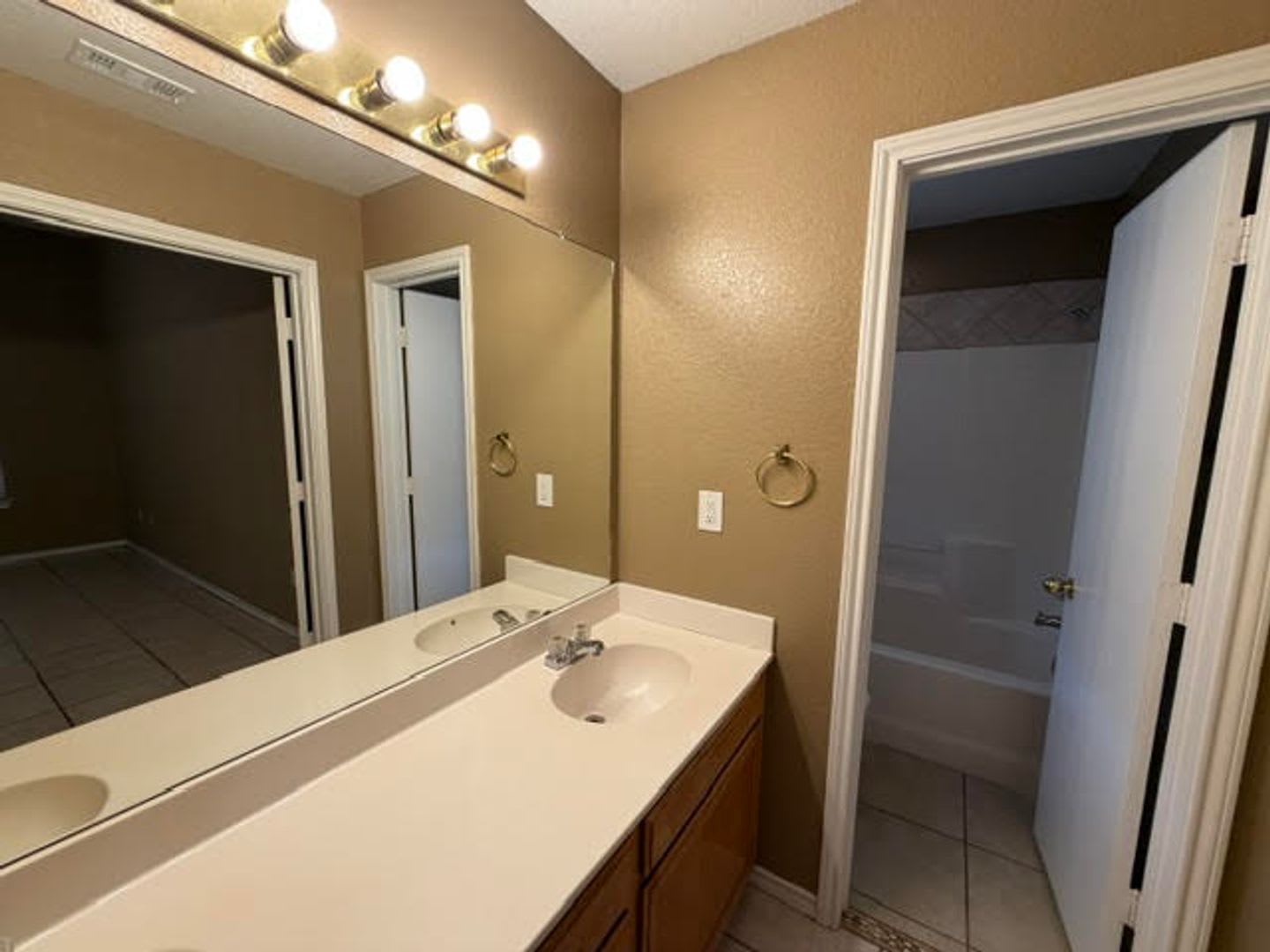 10209 Lilac Lane Unit B – photo 5
