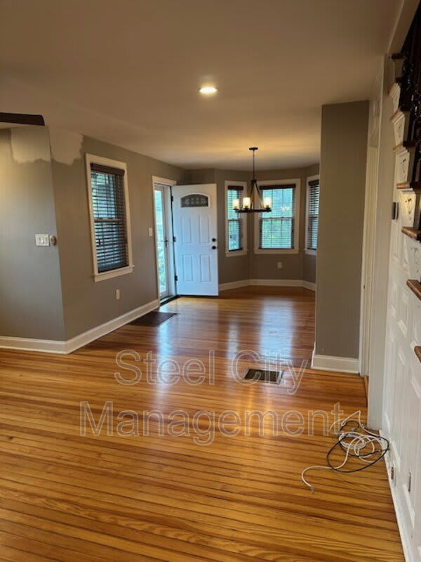 851 Kennedy St – photo 4