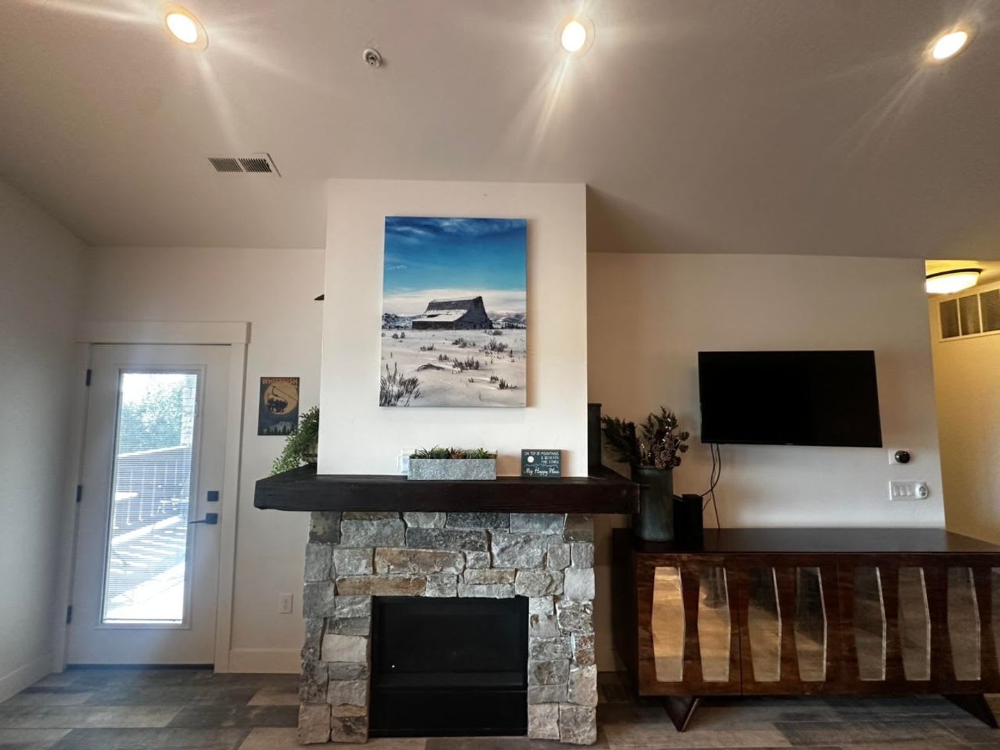 New 2 bedroom Monterra Condo with Views – photo 3