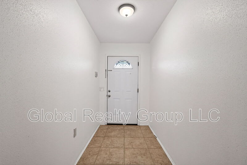 7713 Narrow Pass St – photo 3