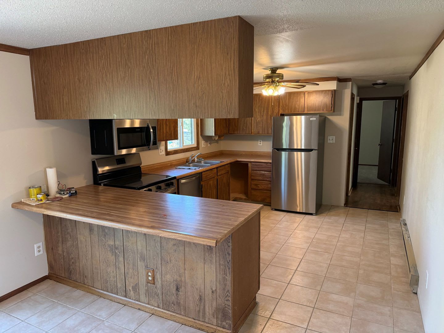 Charming 4‑Bed Retreat on 2 Acres with Barn & Garage – photo 4
