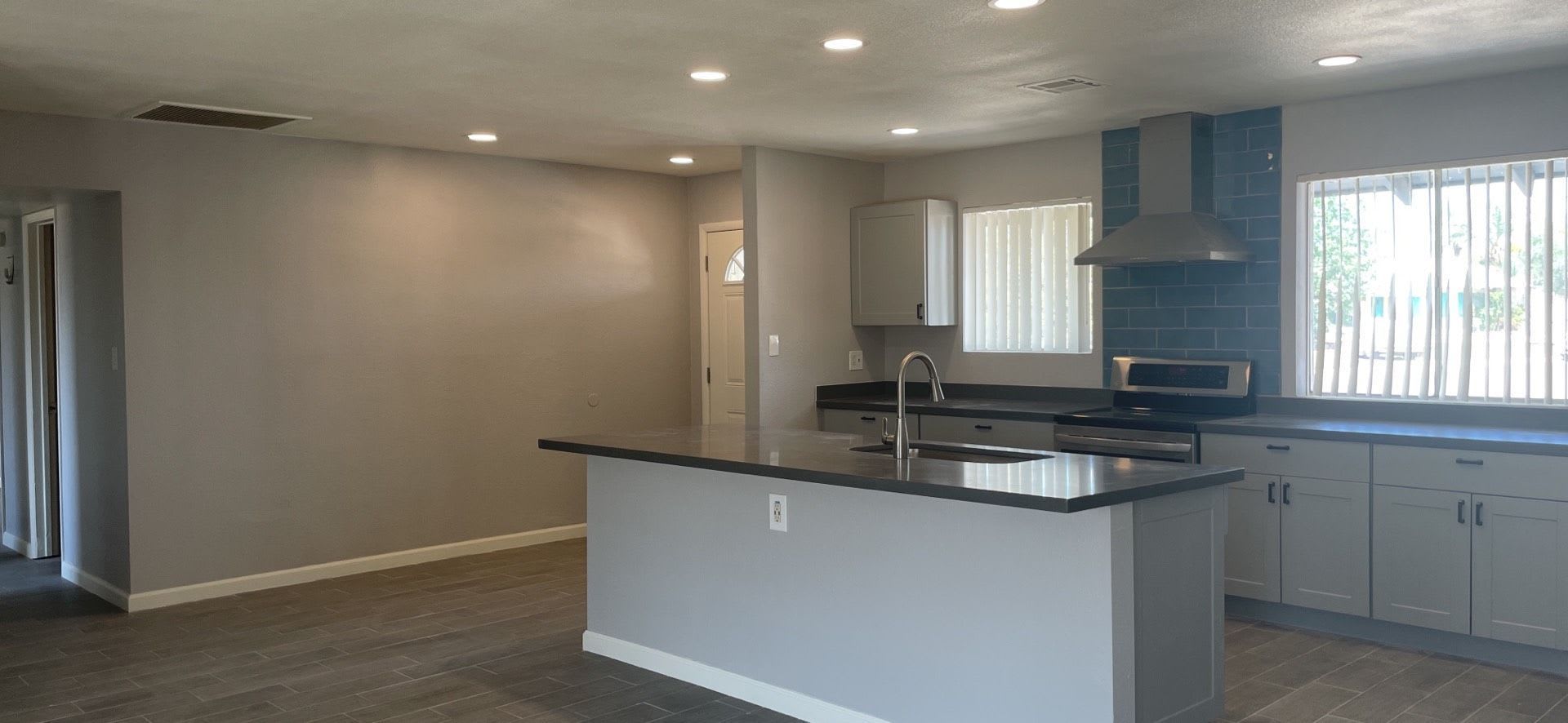 Updated 3 Bed 2 Bath Single Family Home In A Convenient Scottsdale Location – photo 3