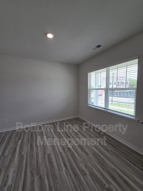 549 Blackpool Ct – photo 5