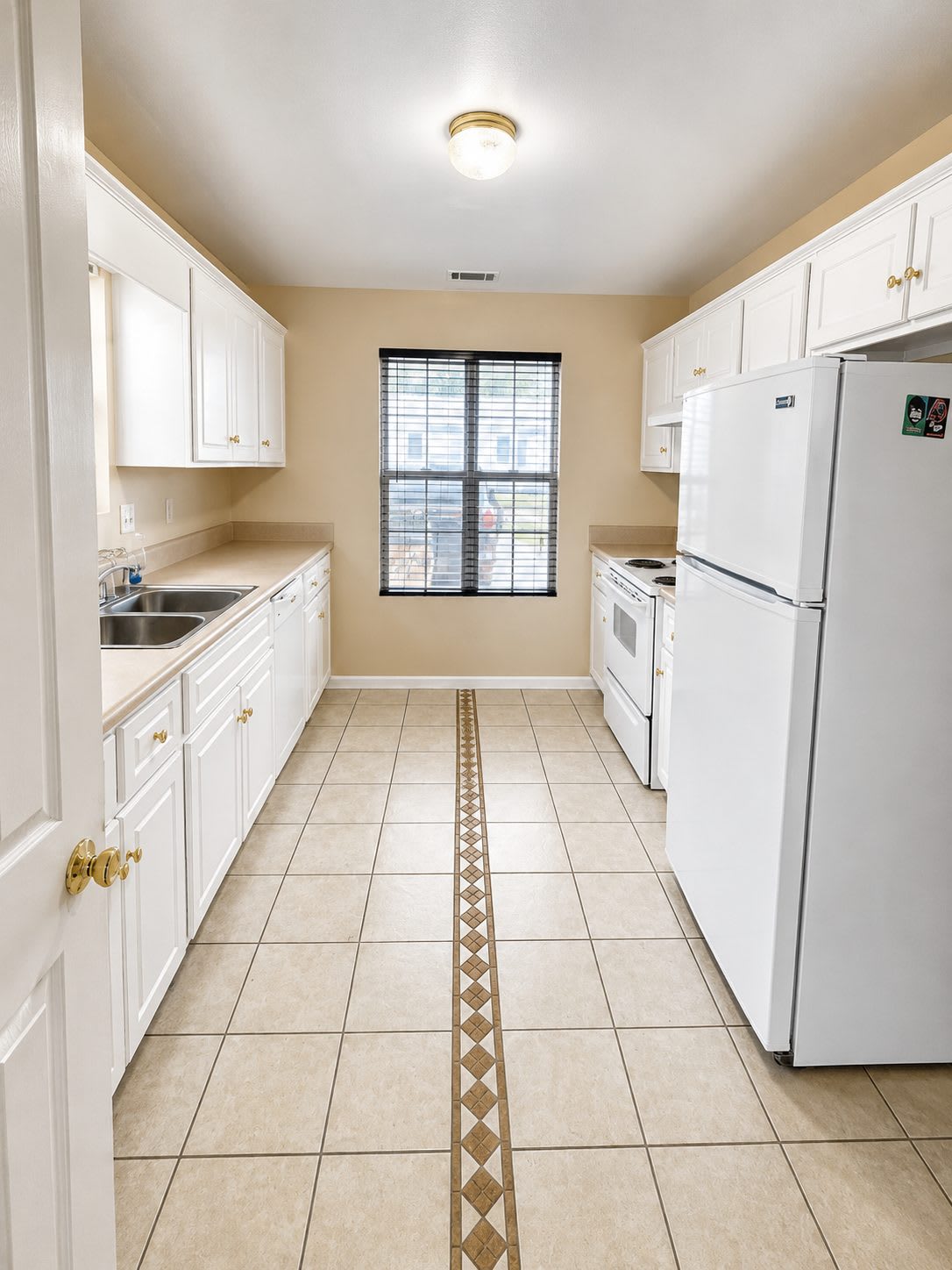 1420 Perry Avenue – photo 4