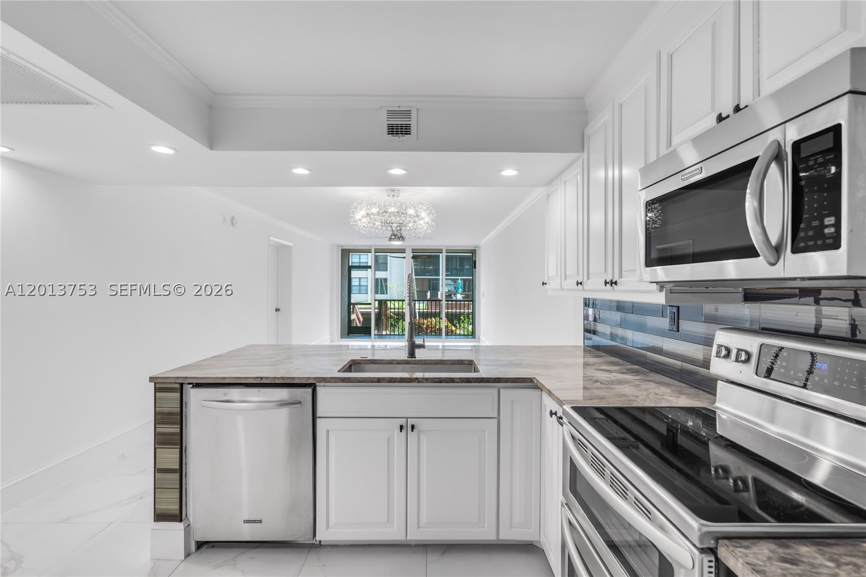 12 Royal Palm Way – photo 2