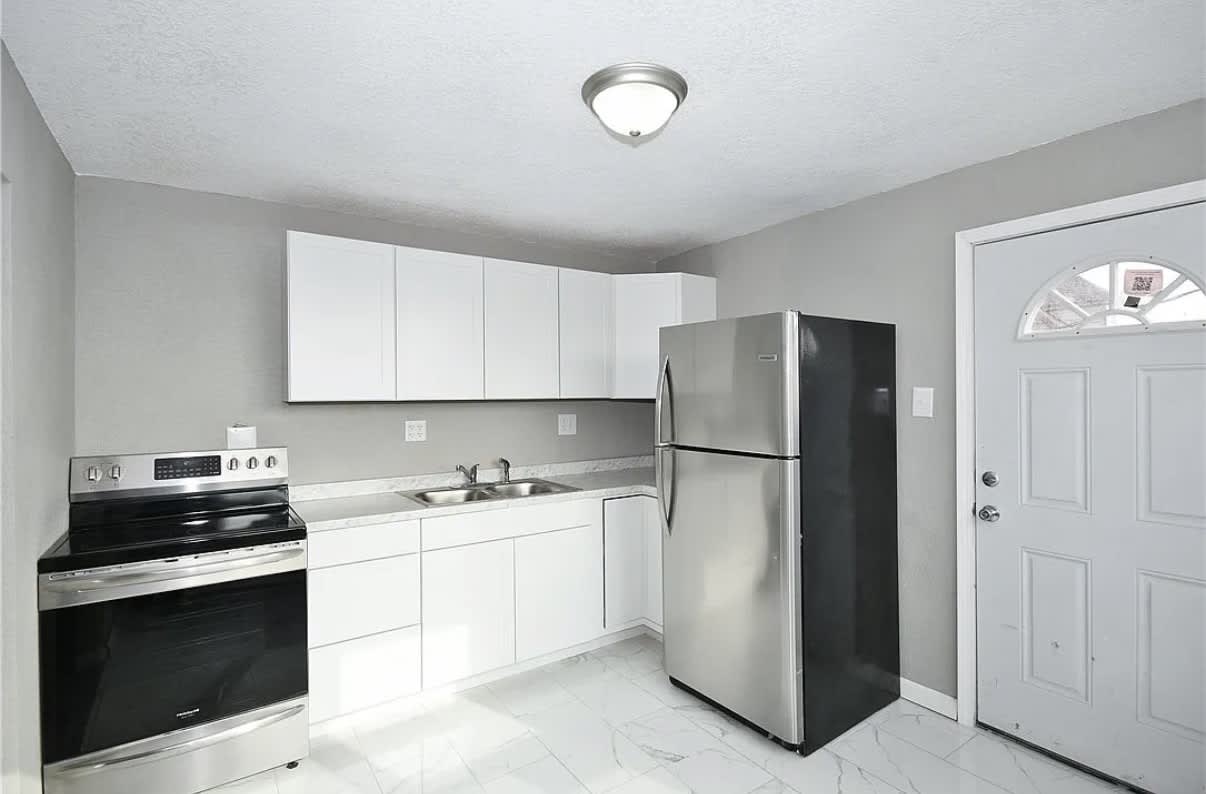 494 8th St – photo 3